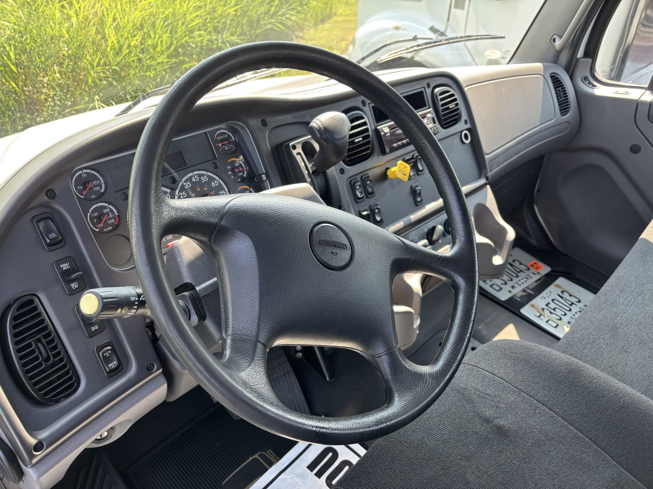 2019 Freightliner M2 106 2019 Freightliner M2 106 - image 4 of 6