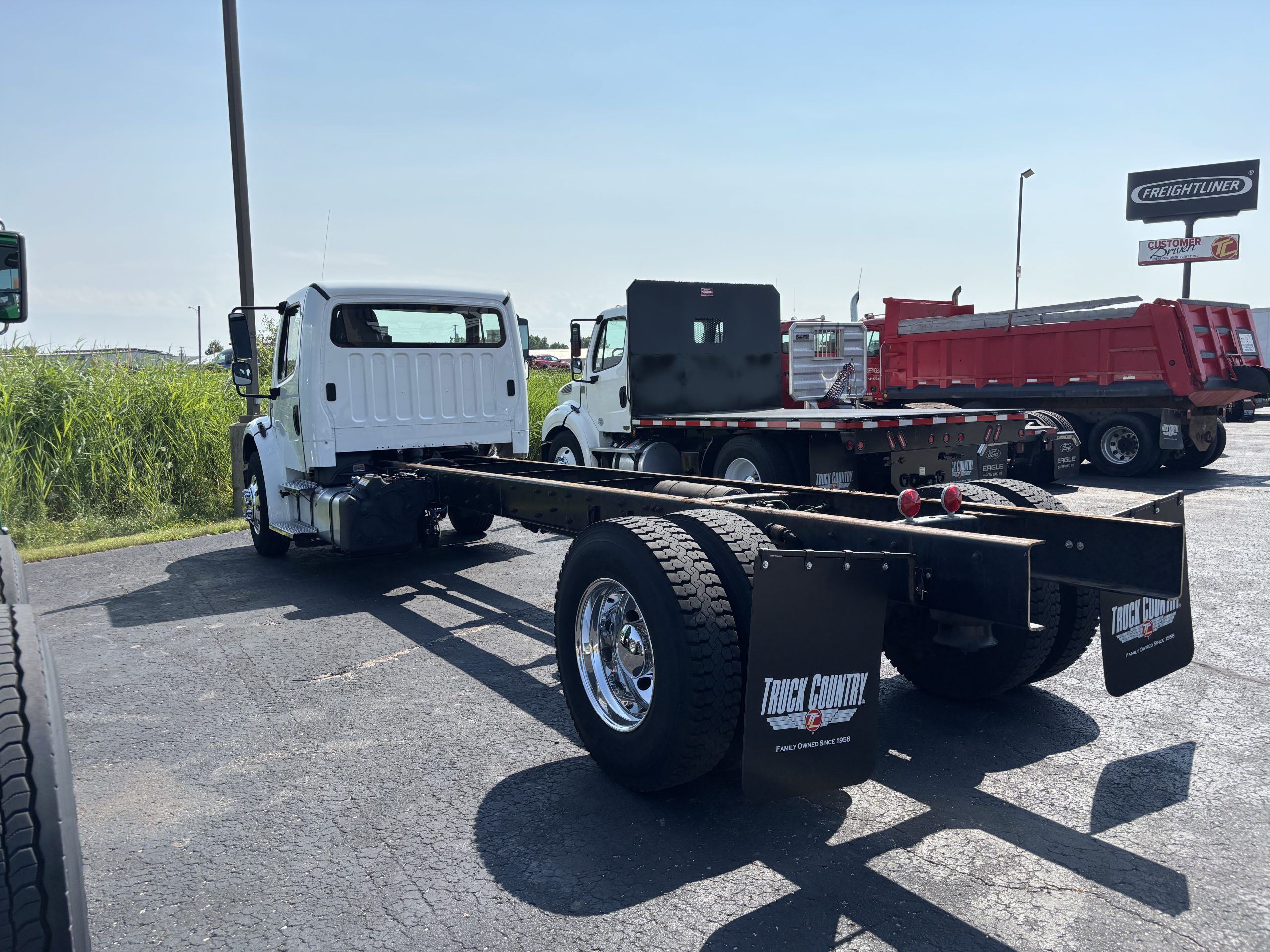 2019 Freightliner M2 106 2019 Freightliner M2 106 - image 5 of 6