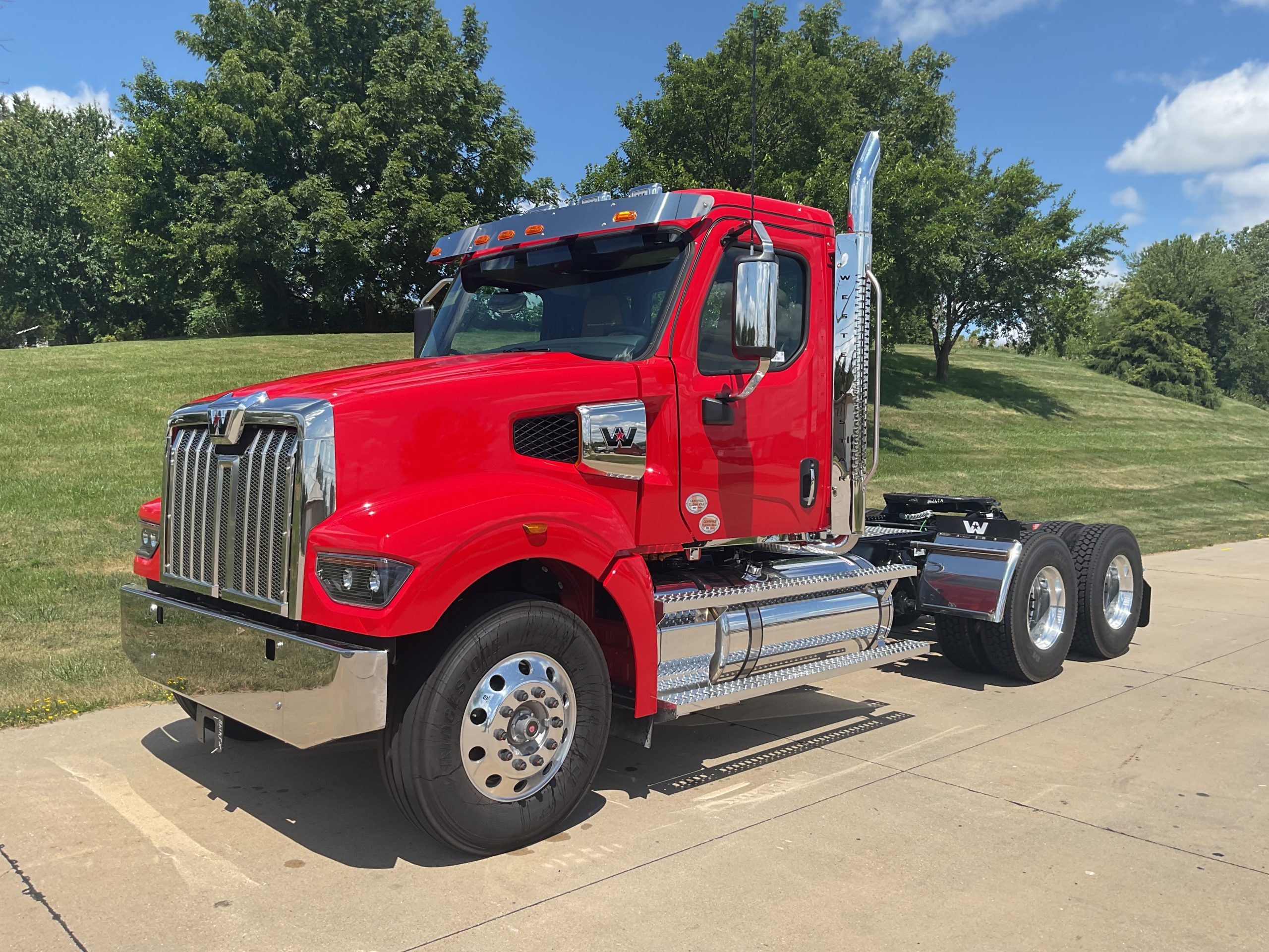 2027 Western Star 2027 Western Star - image 1 of 6
