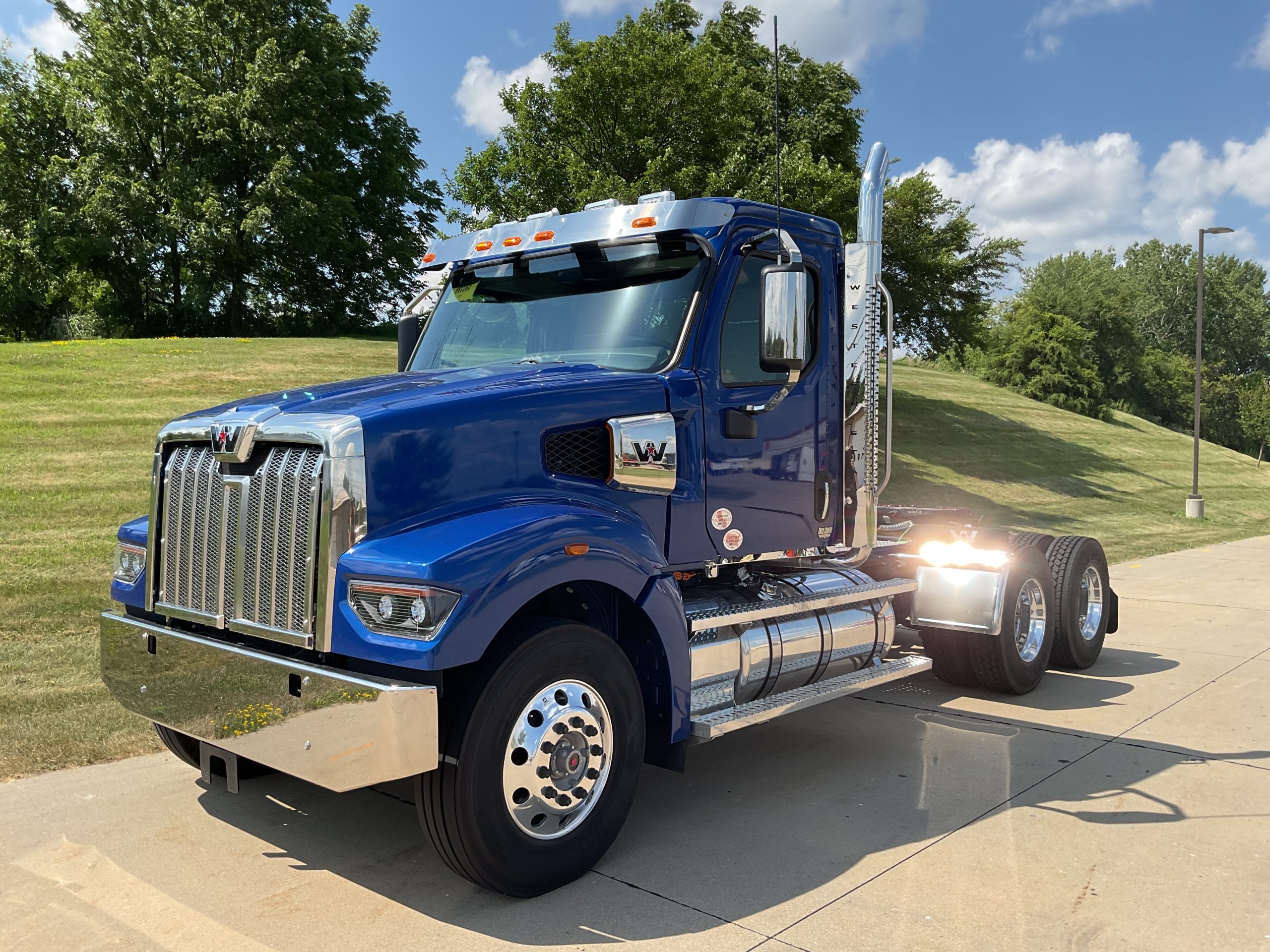 2027 Western Star 2027 Western Star - image 1 of 6