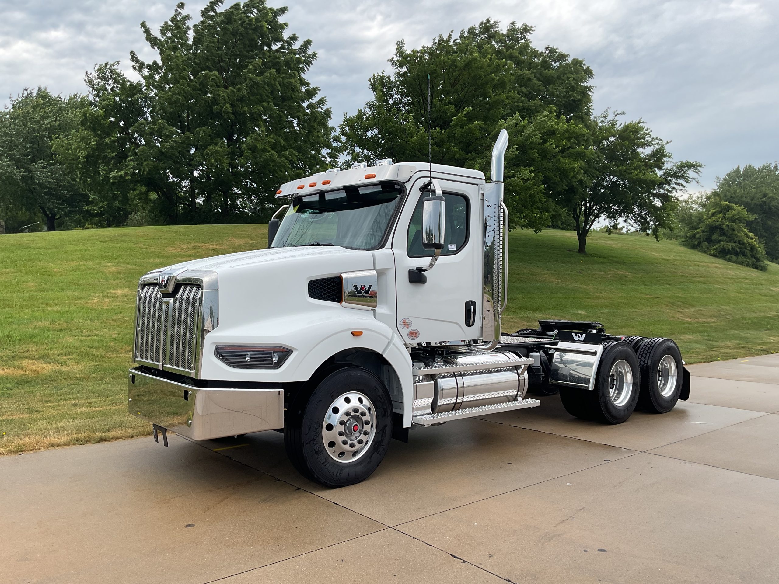 2027 Western Star 2027 Western Star - image 1 of 6