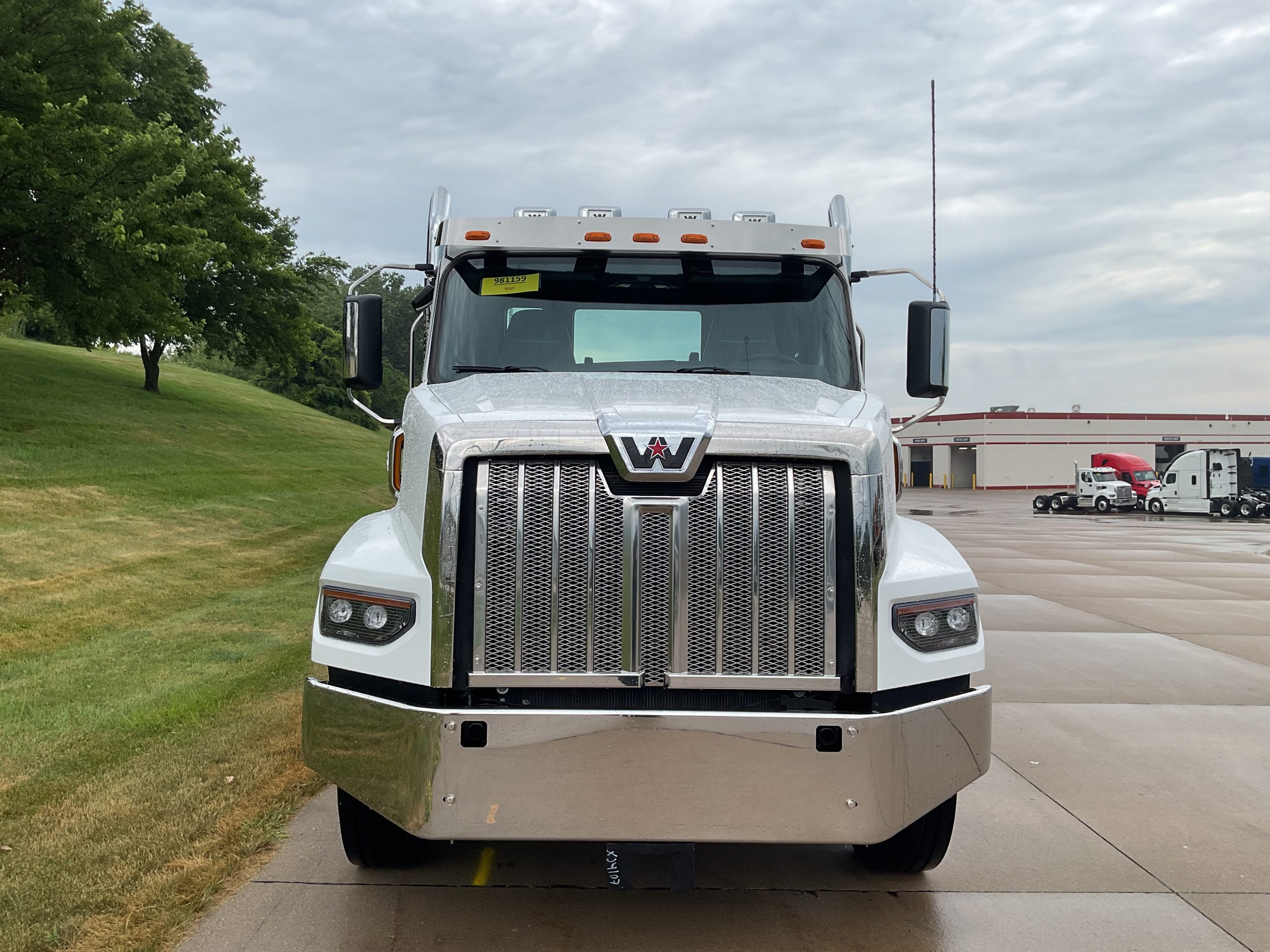 2027 Western Star 2027 Western Star - image 2 of 6