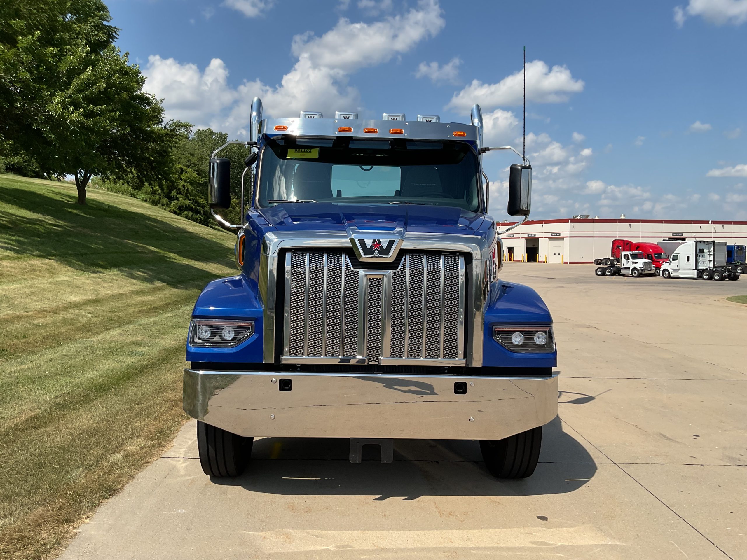 2027 Western Star 2027 Western Star - image 2 of 6