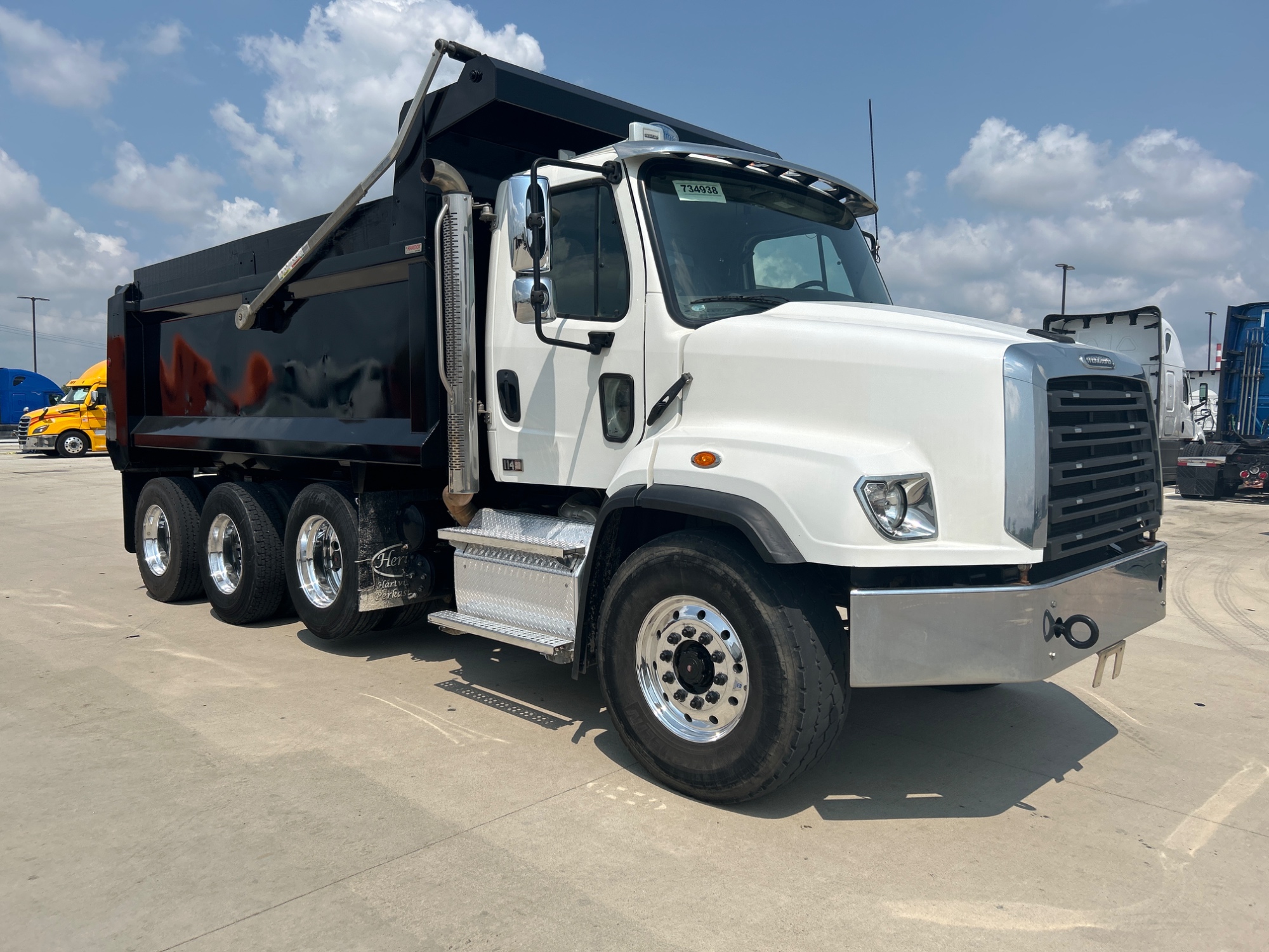 2022 Freightliner 114SD in Indianapolis, IN — photo 3