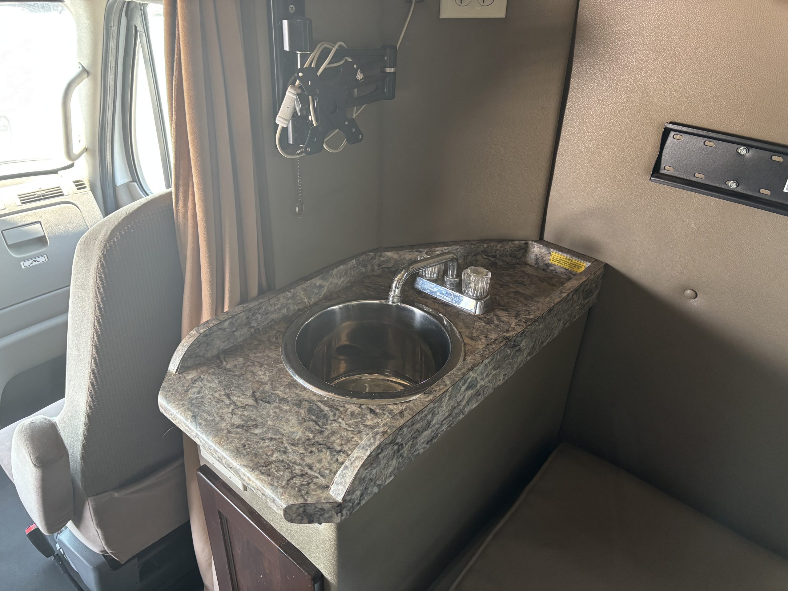 2016 Freightliner CA113 2016 Freightliner CA113 - image 6 of 6