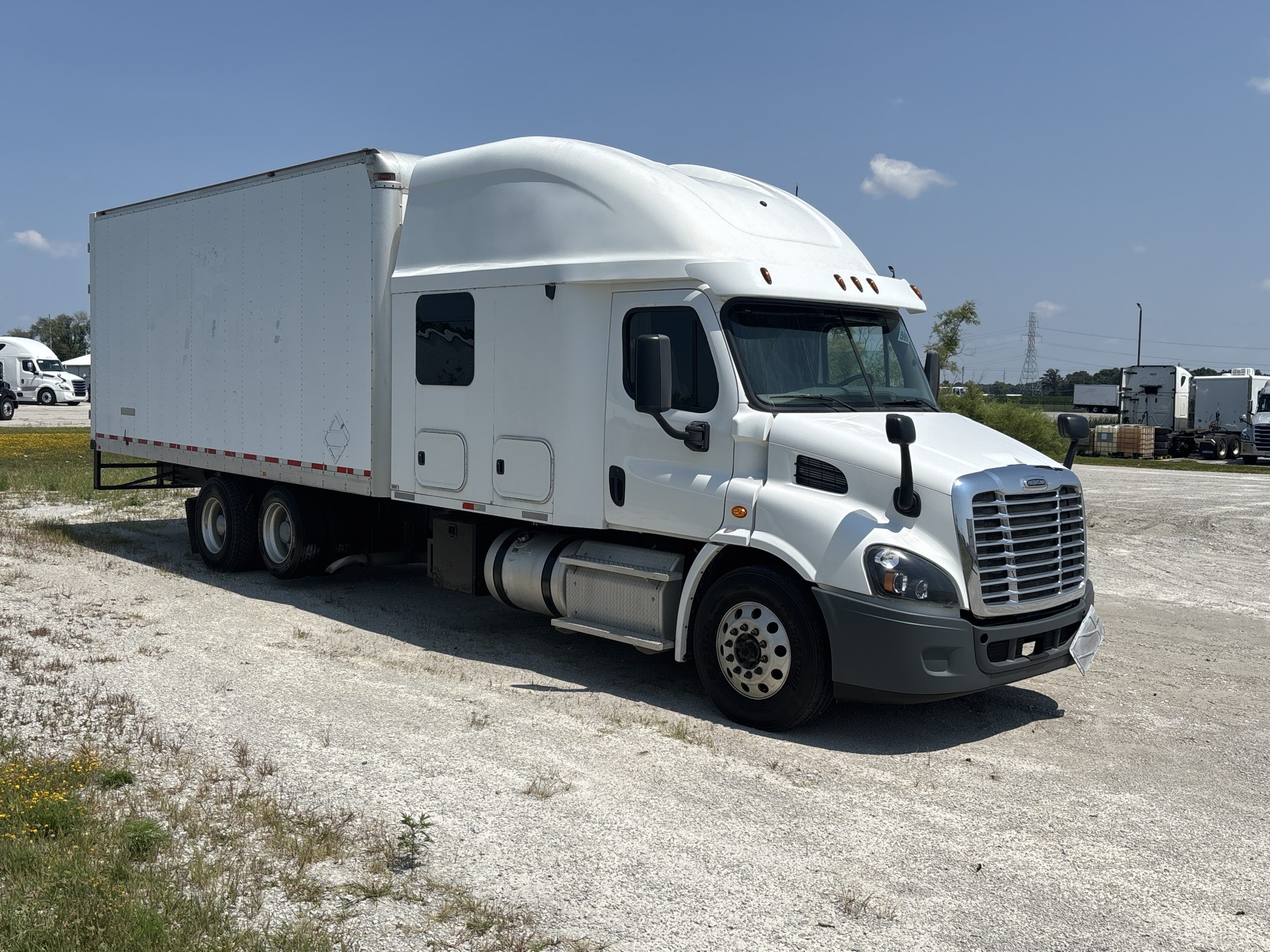 2016 Freightliner CA113 2016 Freightliner CA113 - image 3 of 6