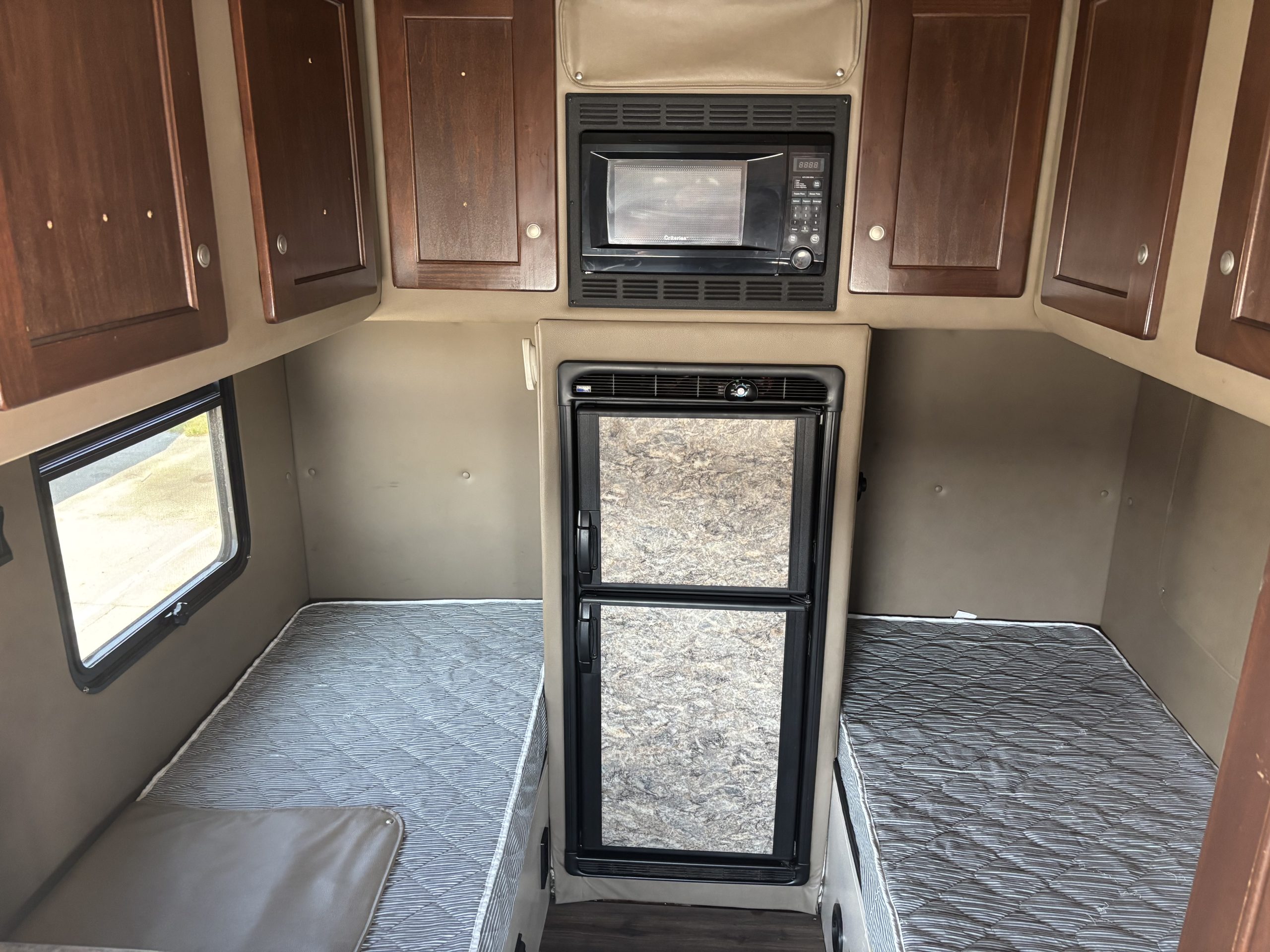 2016 Freightliner CA113 2016 Freightliner CA113 - image 5 of 6