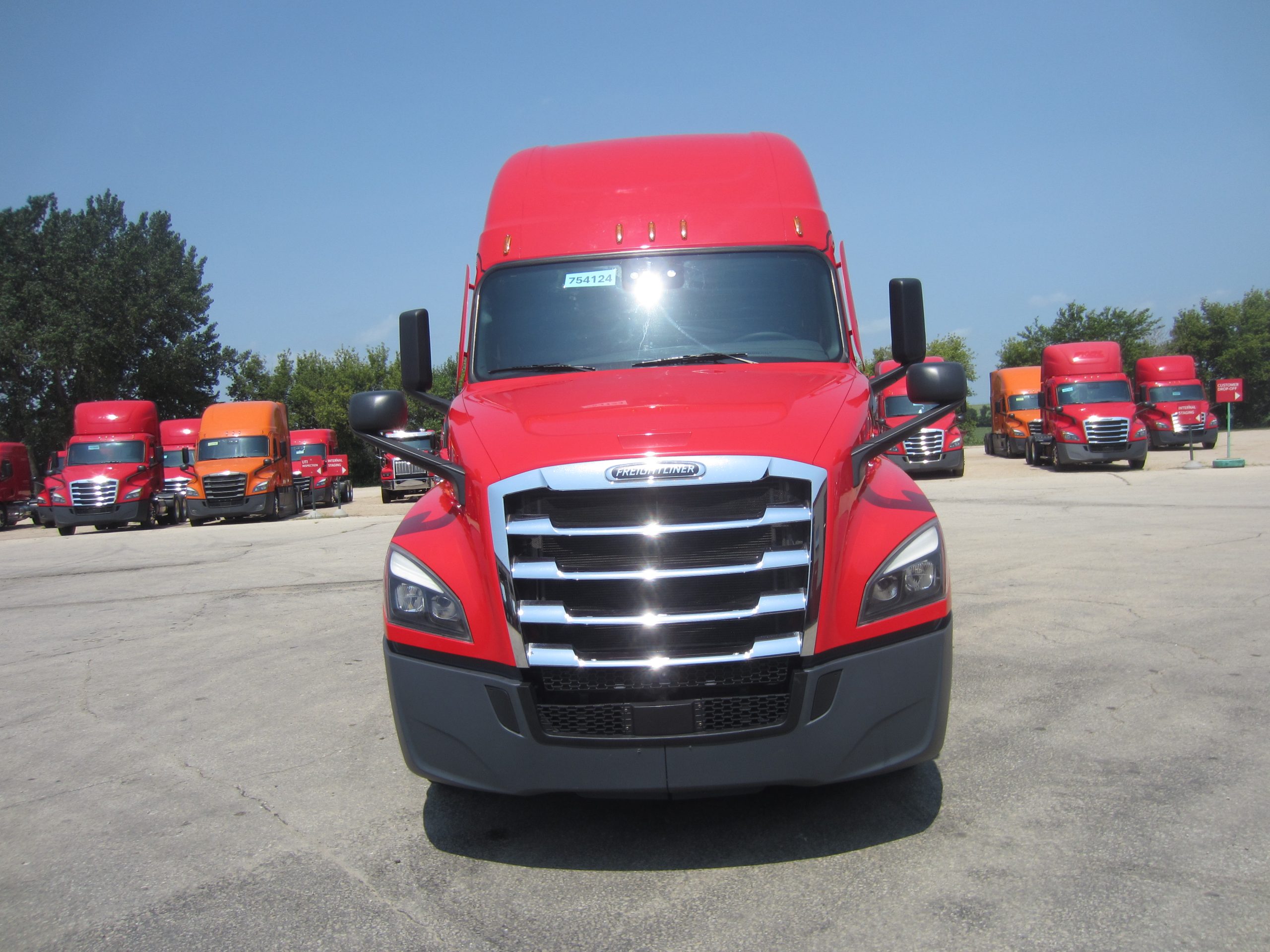 2023 Freightliner PT126SLP 2023 Freightliner PT126SLP - image 2 of 6