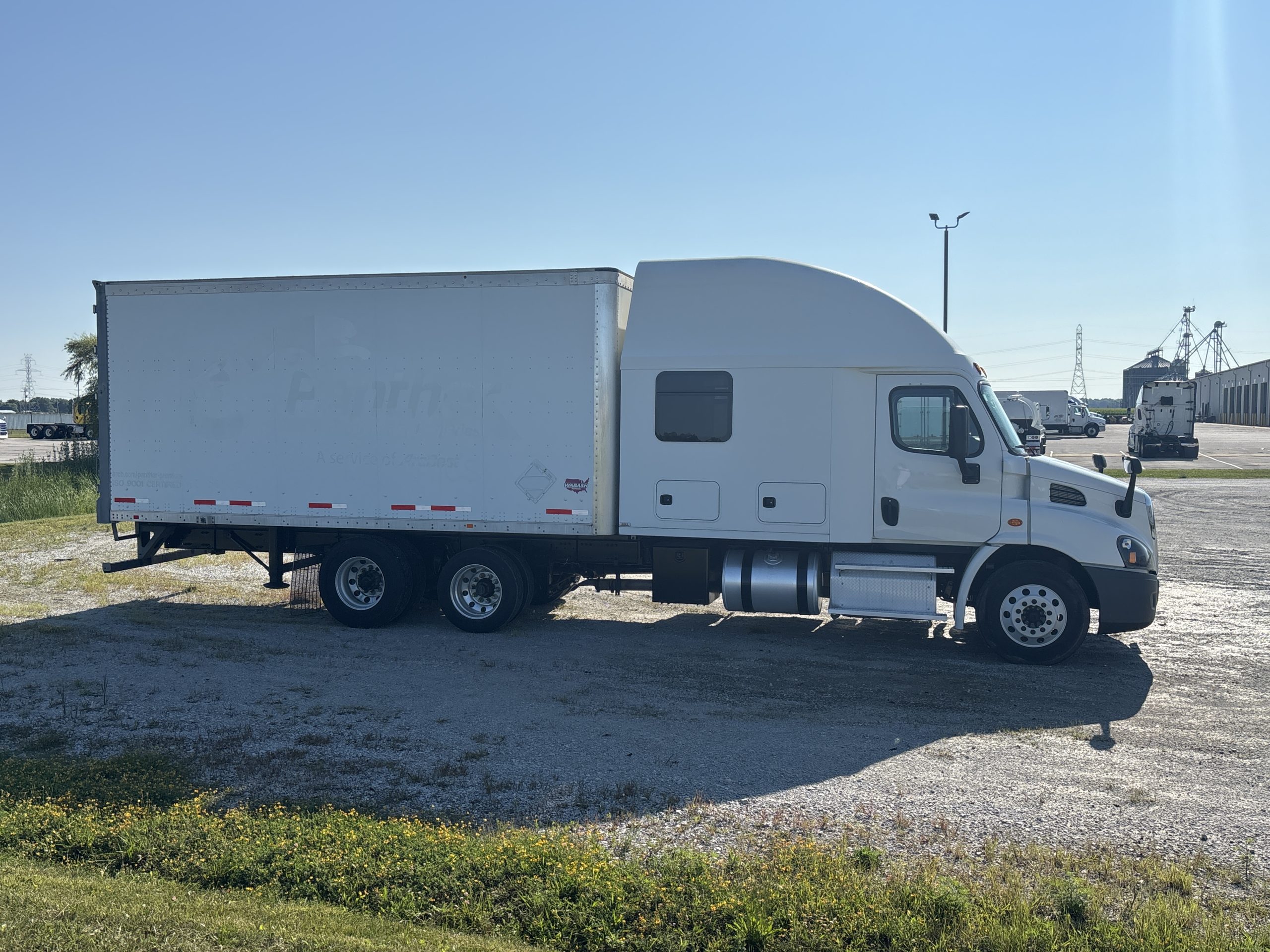 2016 Freightliner CA113 2016 Freightliner CA113 - image 5 of 6