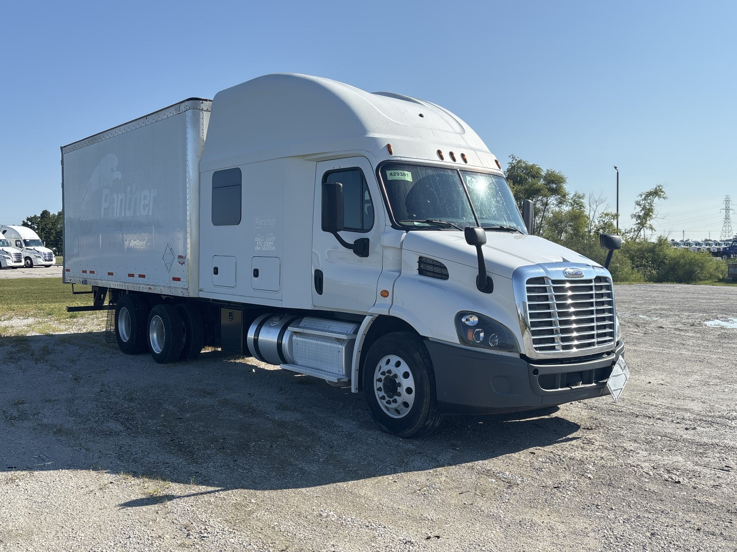 2016 Freightliner CA113 2016 Freightliner CA113 - image 3 of 6