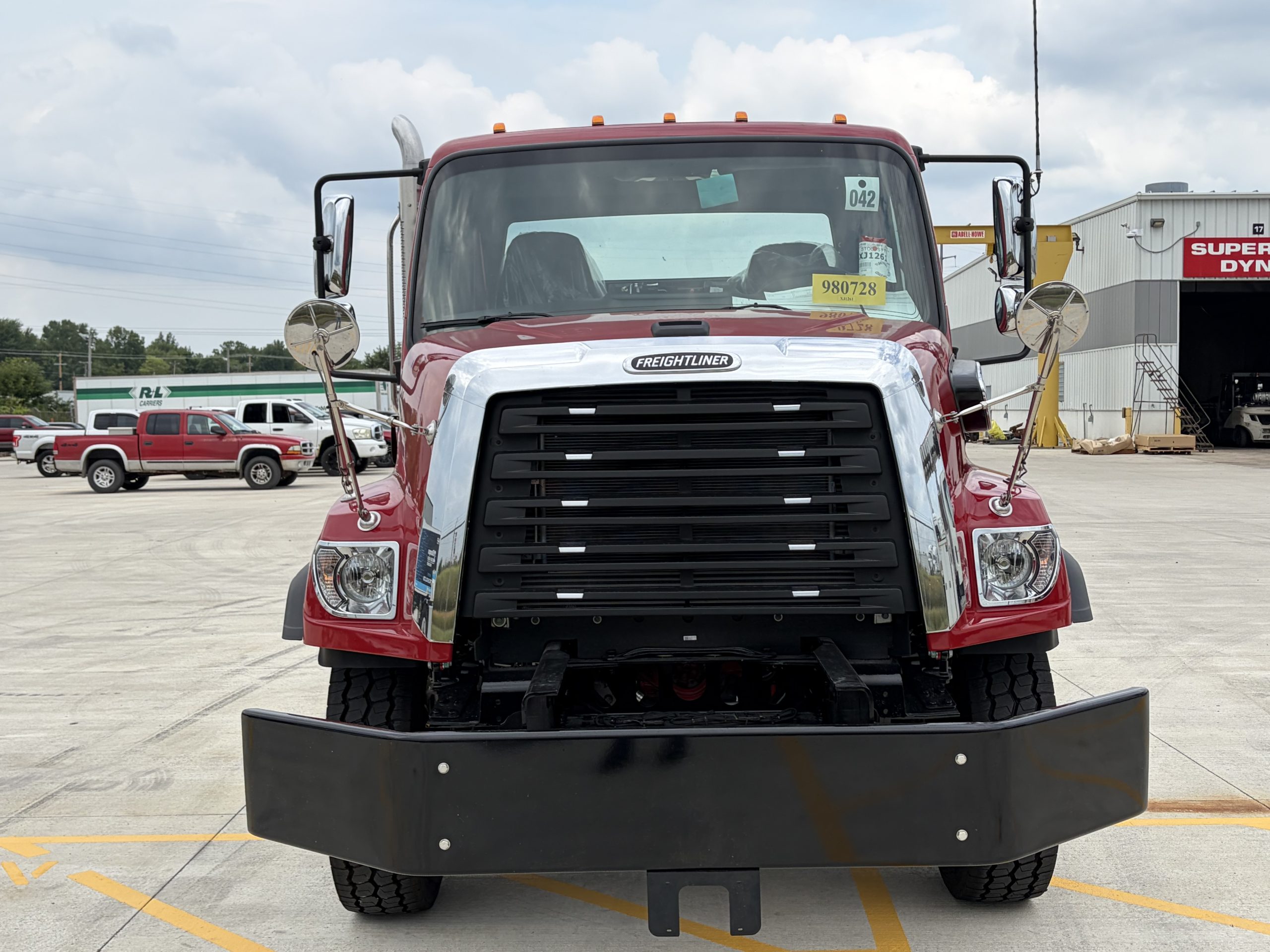 2027 Freightliner M2 106+ 2027 Freightliner M2 106+ - image 2 of 5