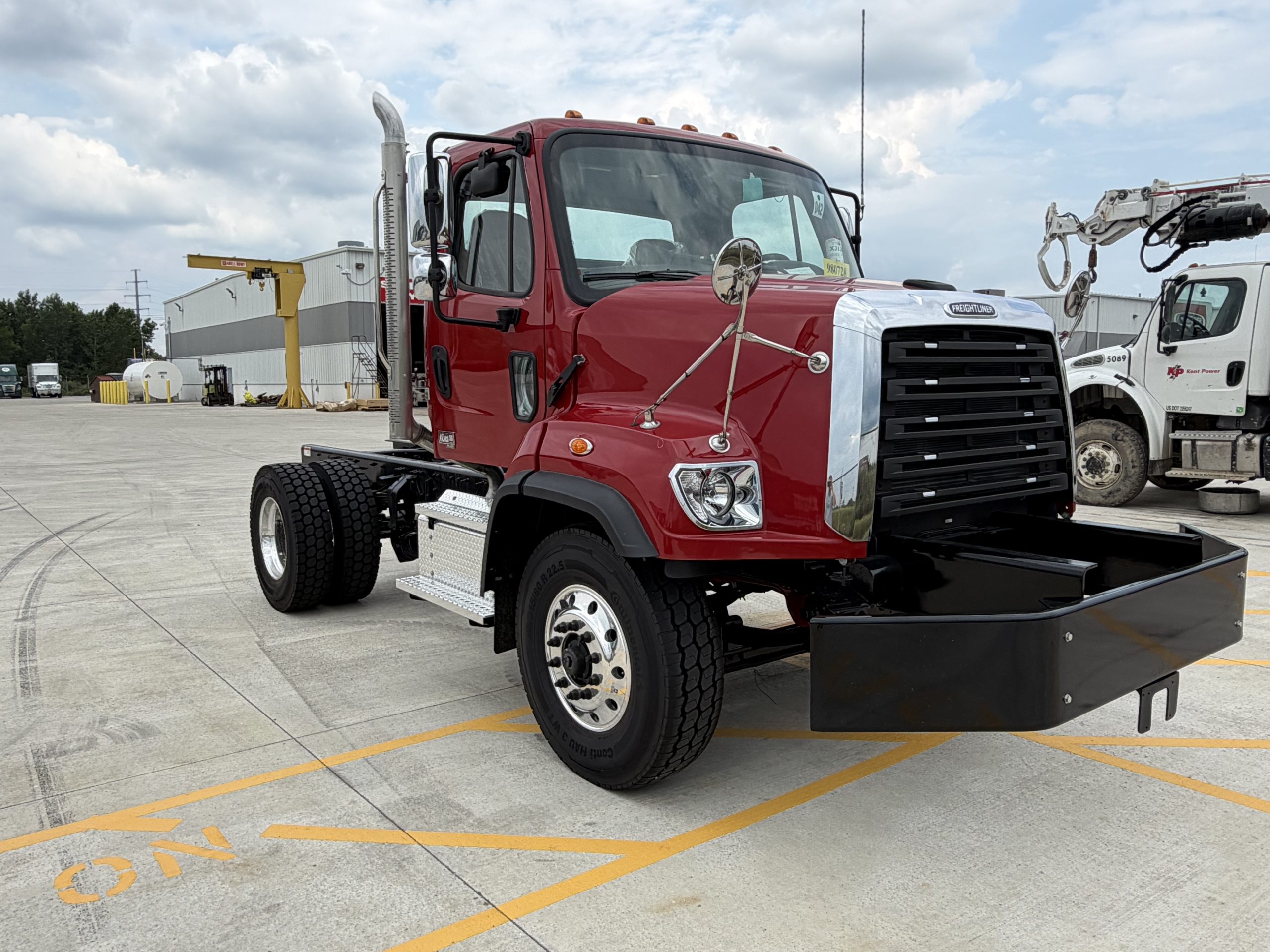 2027 Freightliner M2 106+ 2027 Freightliner M2 106+ - image 3 of 5