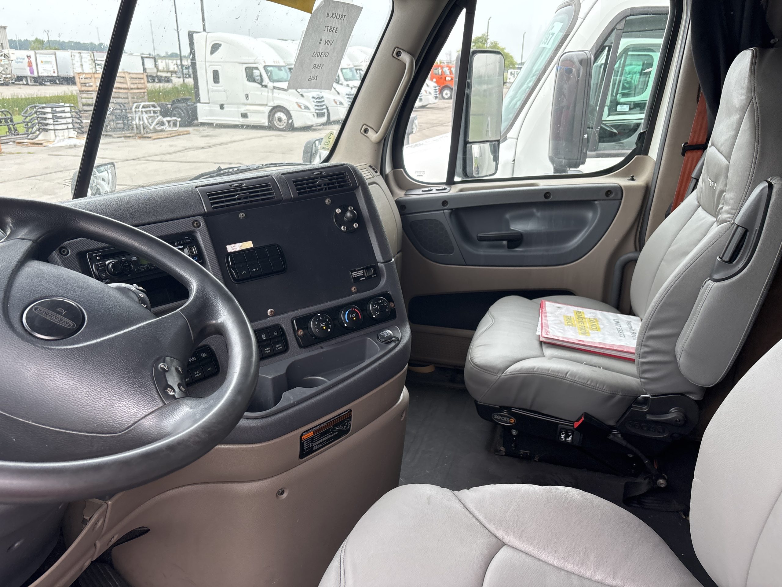 2016 Freightliner CA113 068Rf00000joNql 2016 Freightliner CA113 068Rf00000joNql