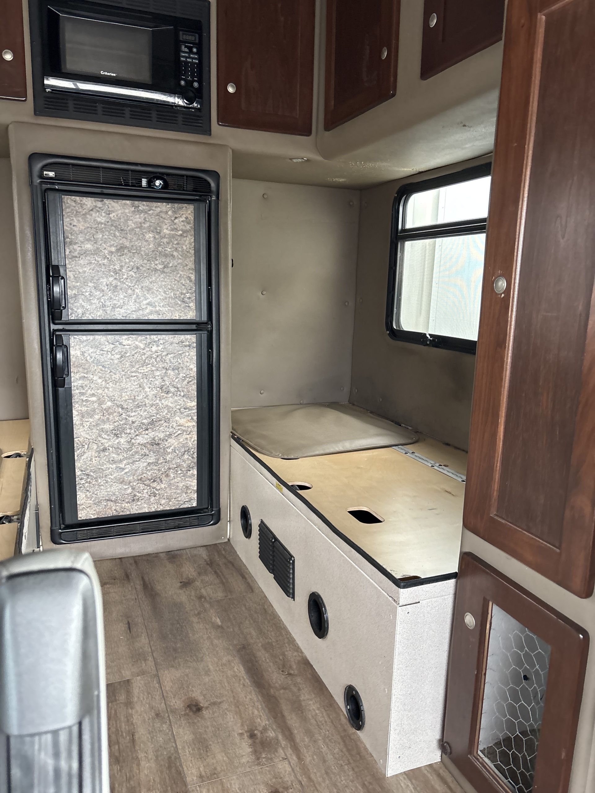 2016 Freightliner CA113 2016 Freightliner CA113 - image 4 of 6