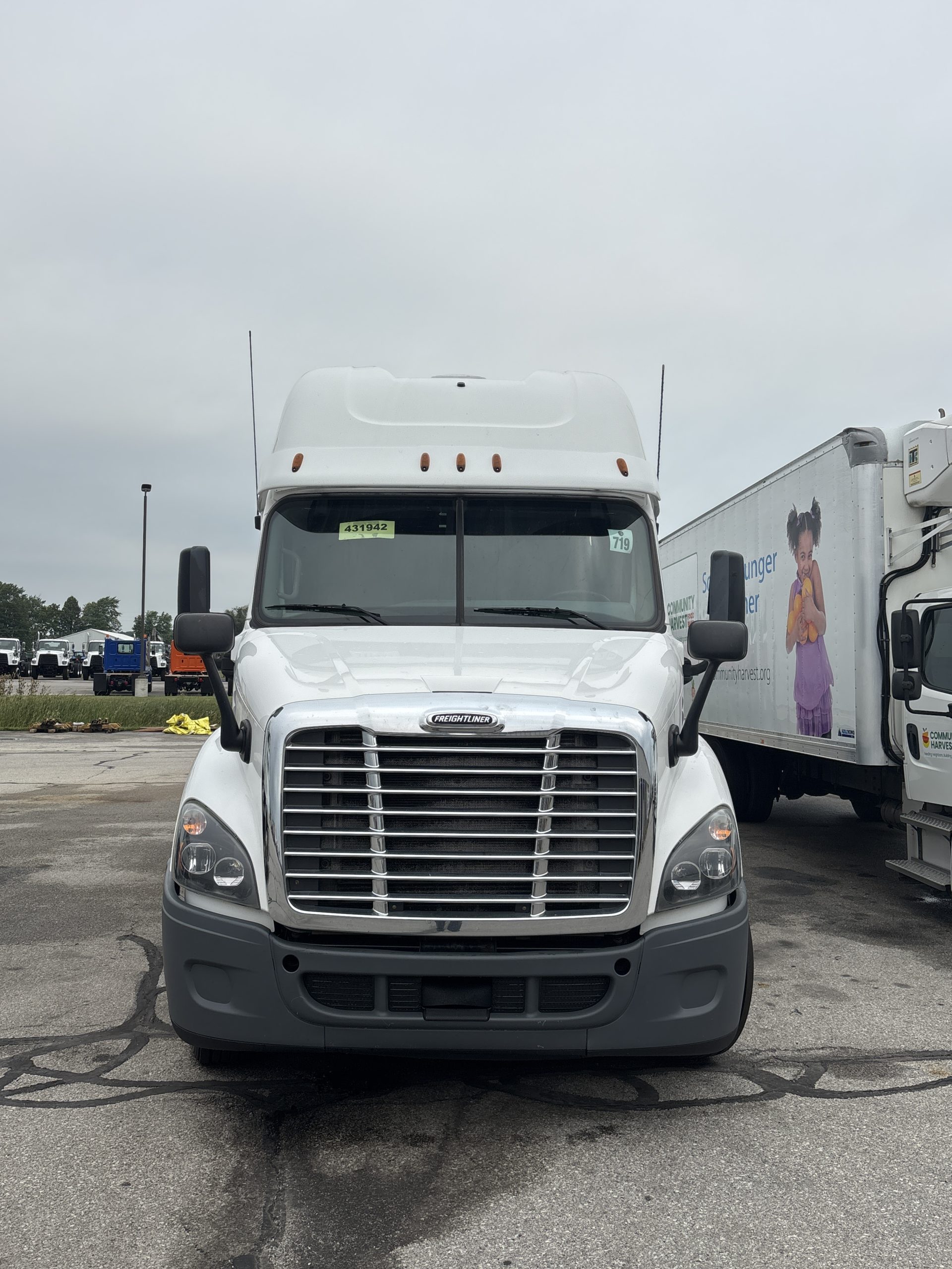 2016 Freightliner CA113 2016 Freightliner CA113 - image 2 of 6