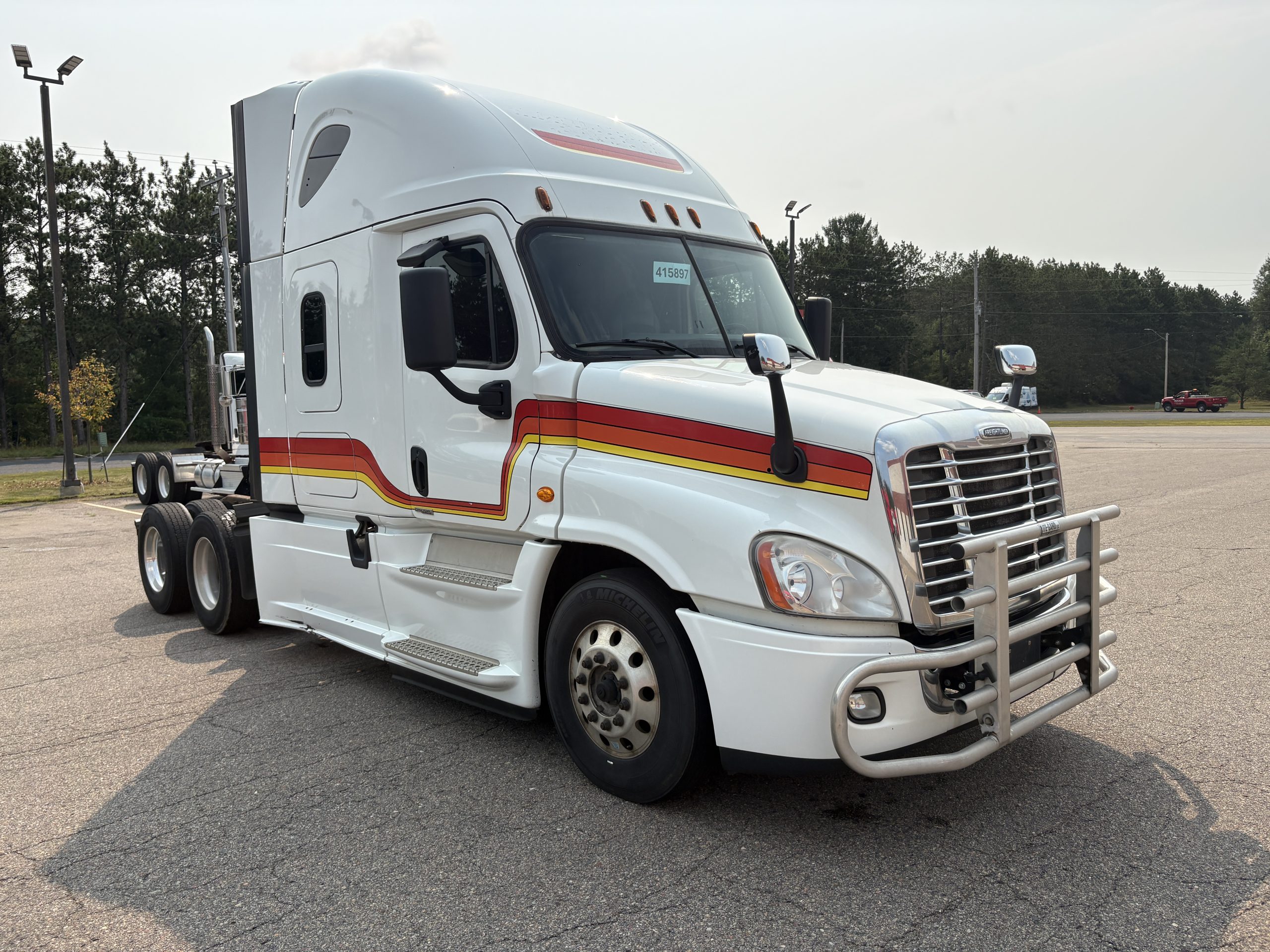 2016 Freightliner CA125 2016 Freightliner CA125 - image 2 of 6