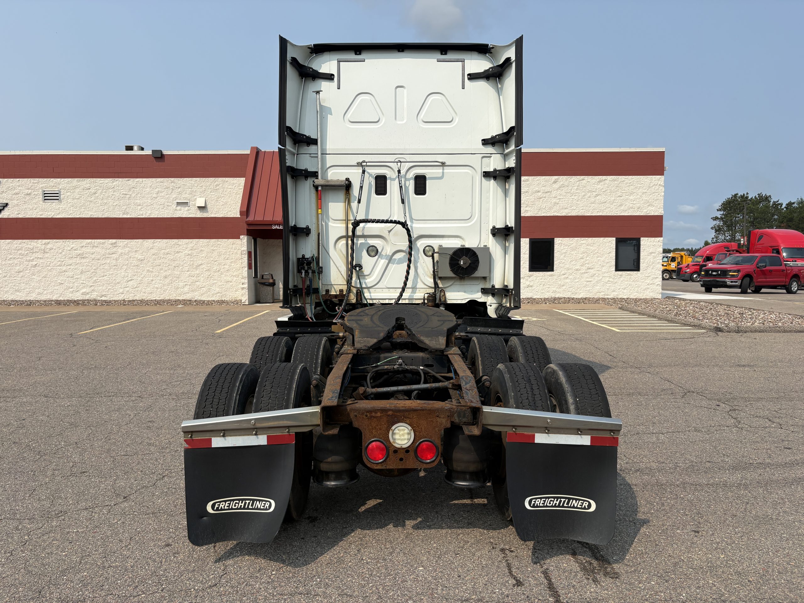 2016 Freightliner CA125 2016 Freightliner CA125 - image 4 of 6