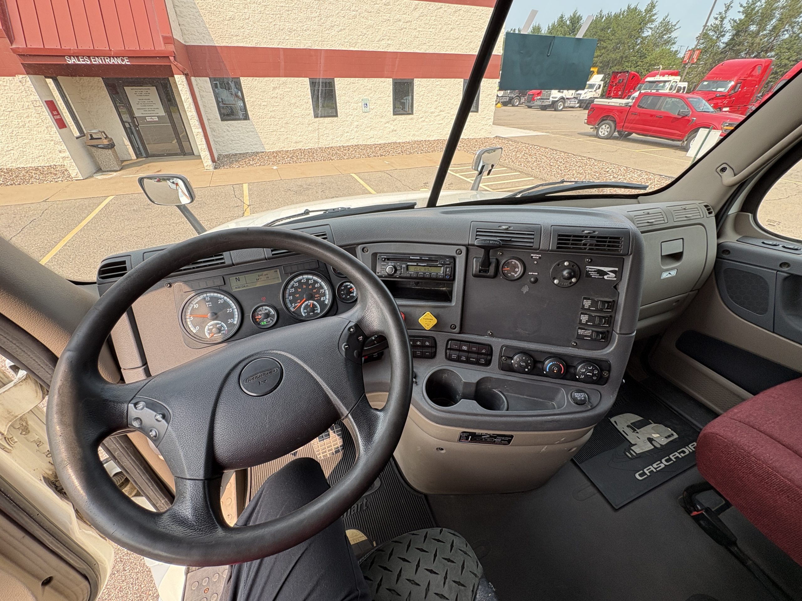 2016 Freightliner CA125 2016 Freightliner CA125 - image 6 of 6