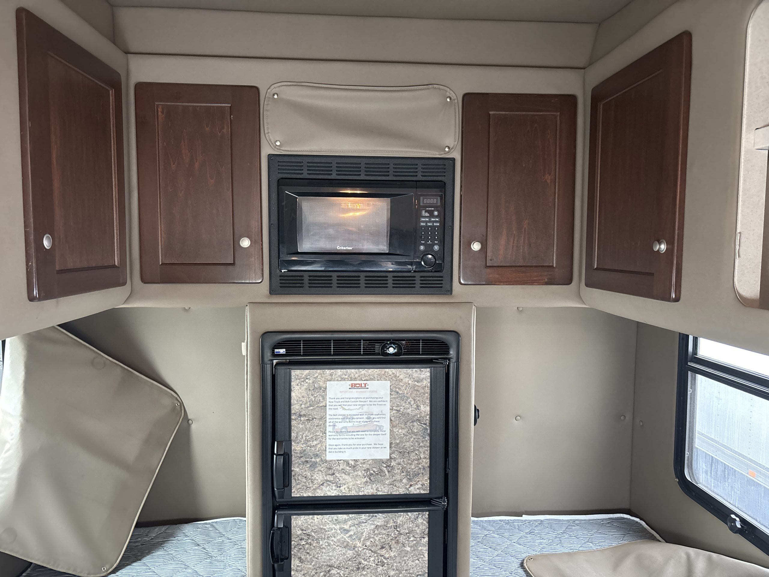 2016 Freightliner CA113 2016 Freightliner CA113 - image 4 of 6