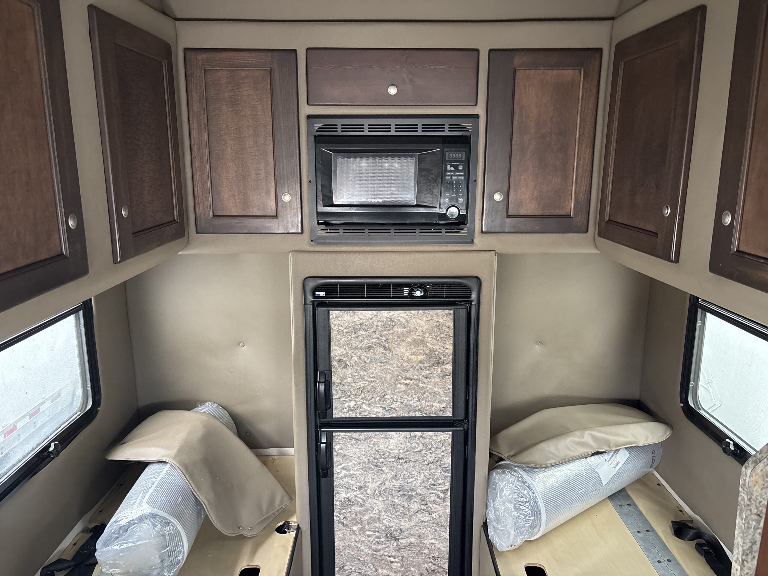 2016 Freightliner CA113 2016 Freightliner CA113 - image 4 of 6