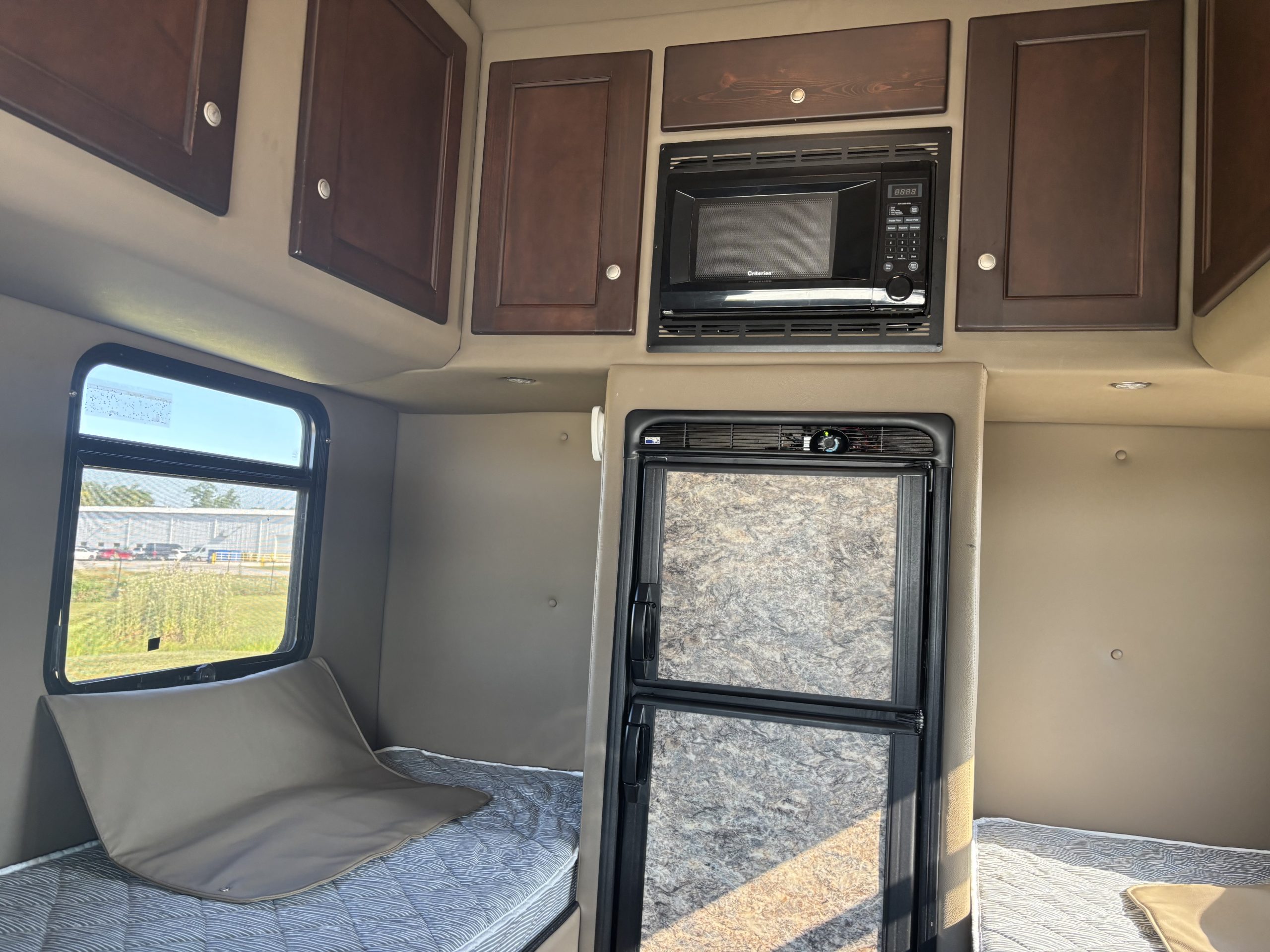 2016 Freightliner CA113 2016 Freightliner CA113 - image 6 of 6