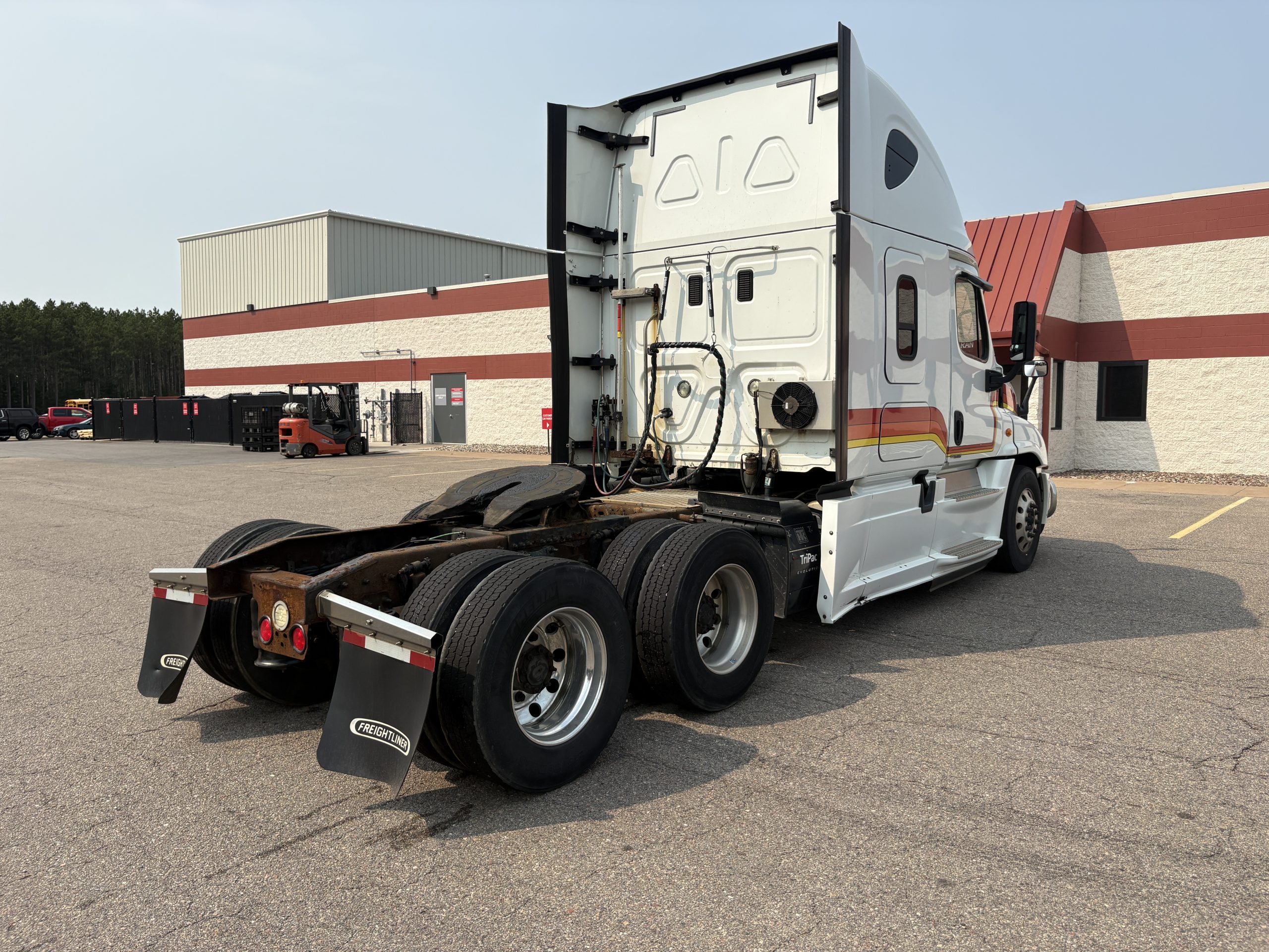 2016 Freightliner CA125 2016 Freightliner CA125 - image 5 of 6