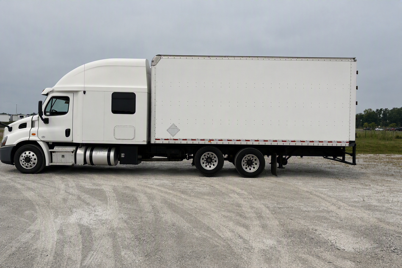 2016 Freightliner CA113 2016 Freightliner CA113 - image 1 of 6