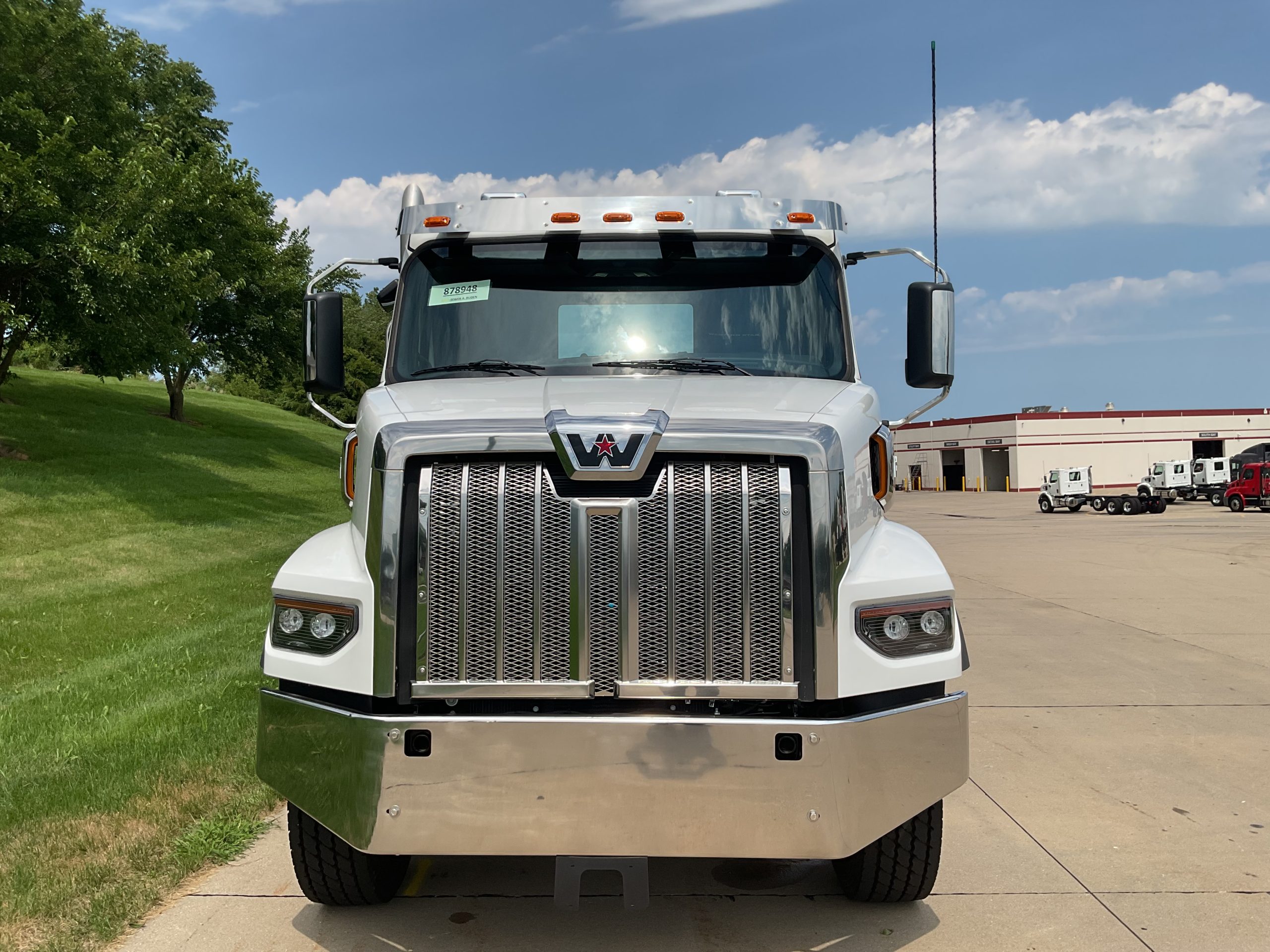 2025 Western Star 47X 2025 Western Star 47X - image 2 of 6