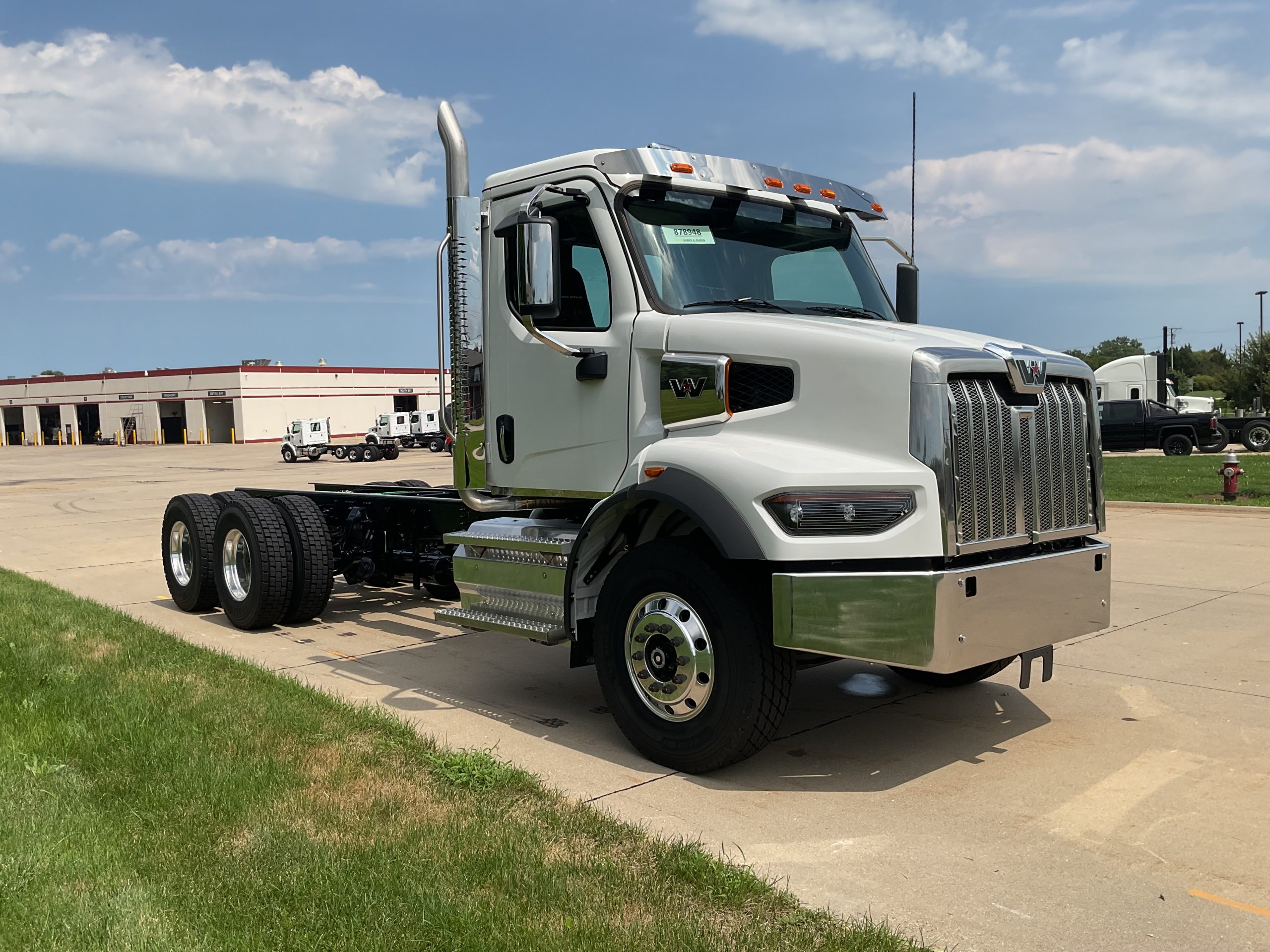 2025 Western Star 47X 2025 Western Star 47X - image 3 of 6