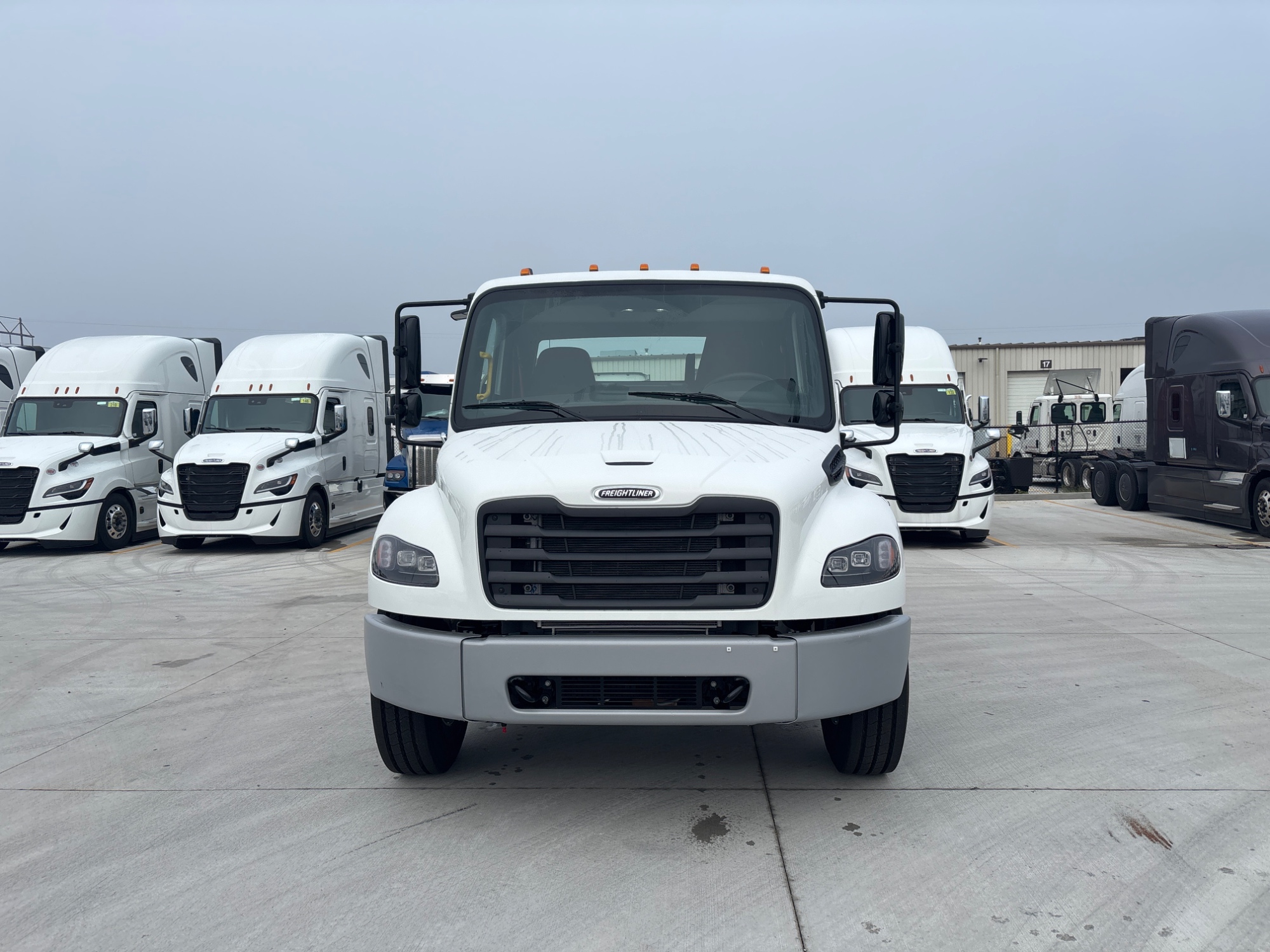 2027 Freightliner M2 106+ 2027 Freightliner M2 106+ - image 2 of 5