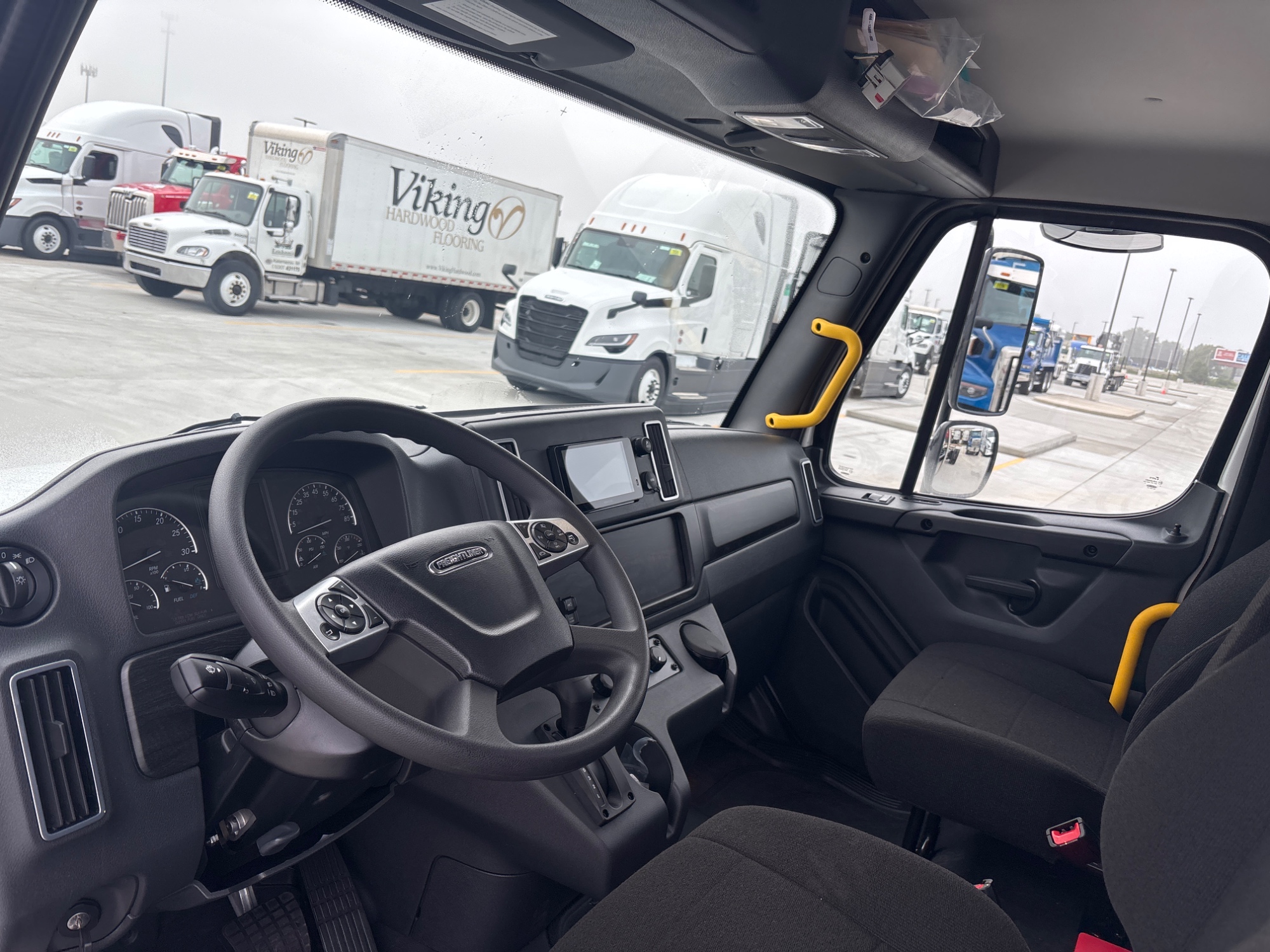 2027 Freightliner M2 106+ 2027 Freightliner M2 106+ - image 5 of 5