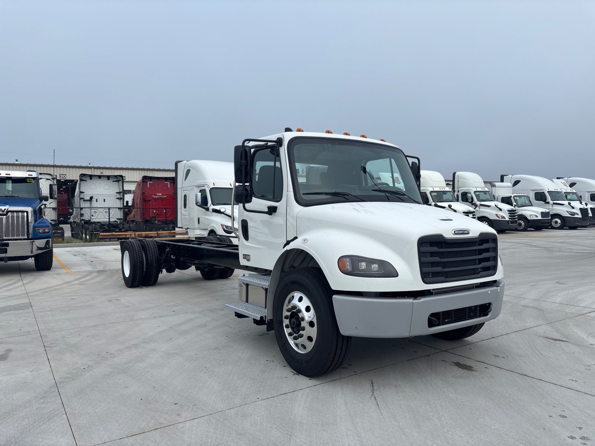 2027 Freightliner M2 106+ 2027 Freightliner M2 106+ - image 3 of 5