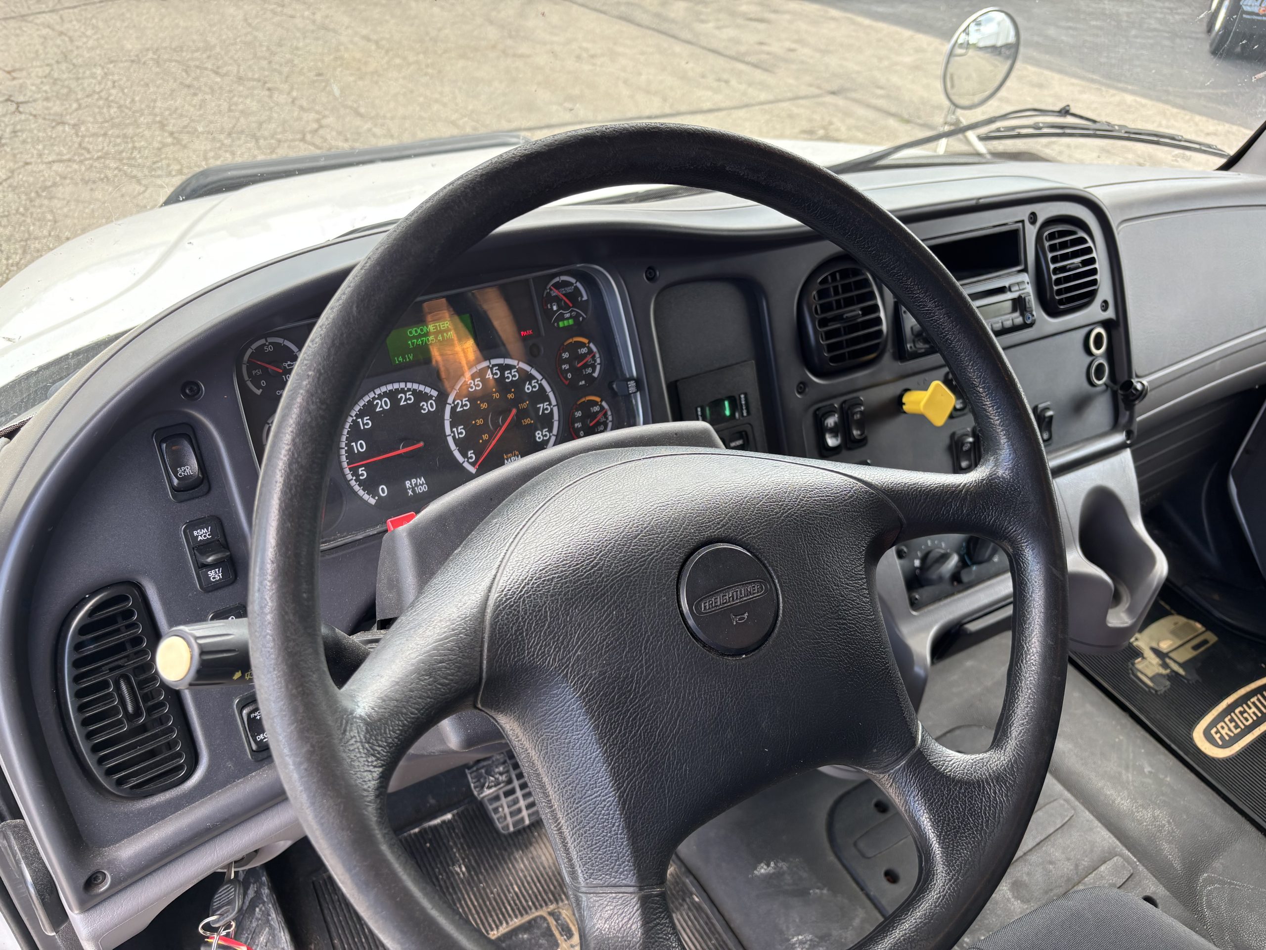 2017 Freightliner M280 2017 Freightliner M280 - image 5 of 6