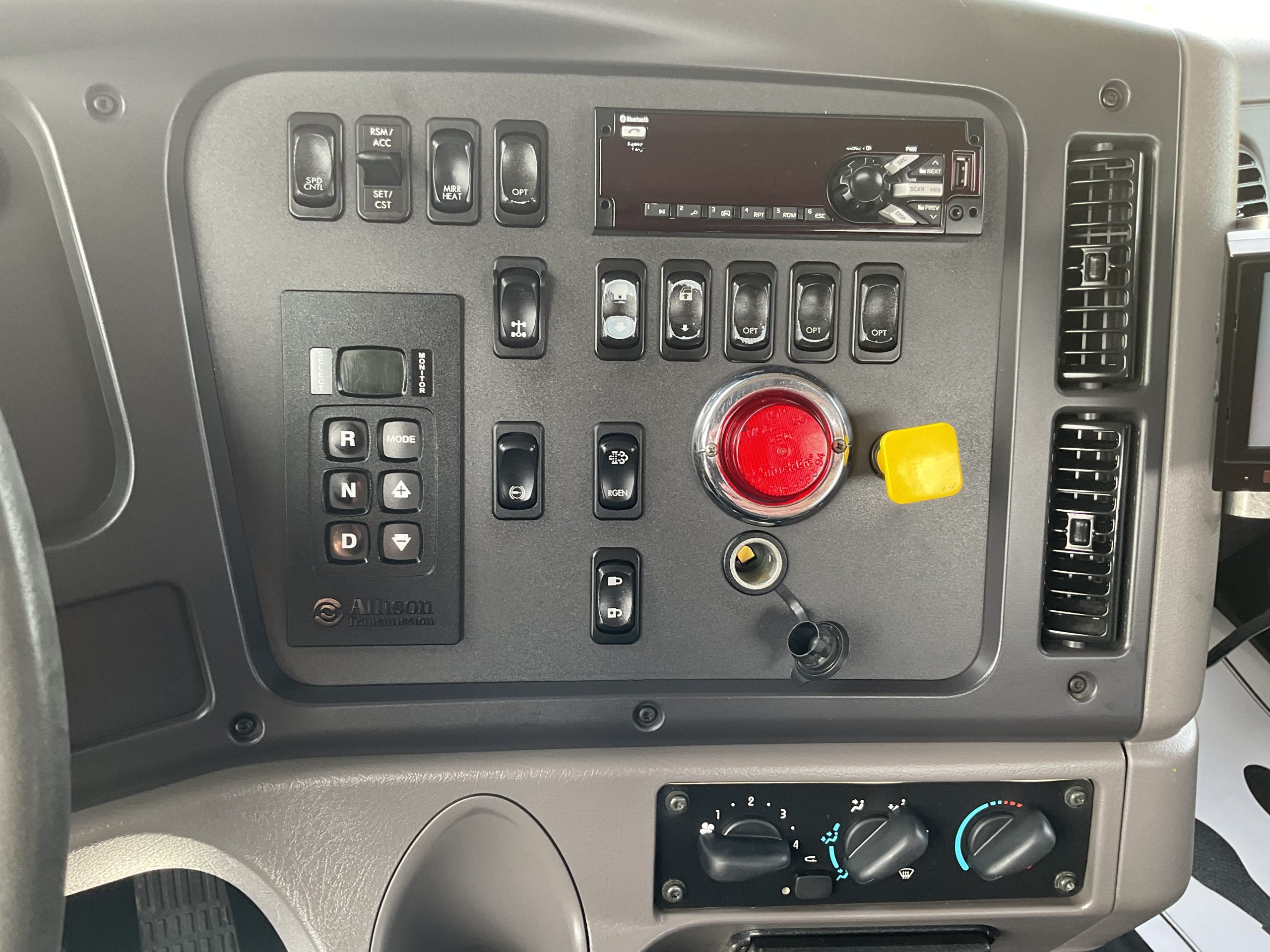 2020 Freightliner 108SD 068Rf00000jQWIa 2020 Freightliner 108SD 068Rf00000jQWIa