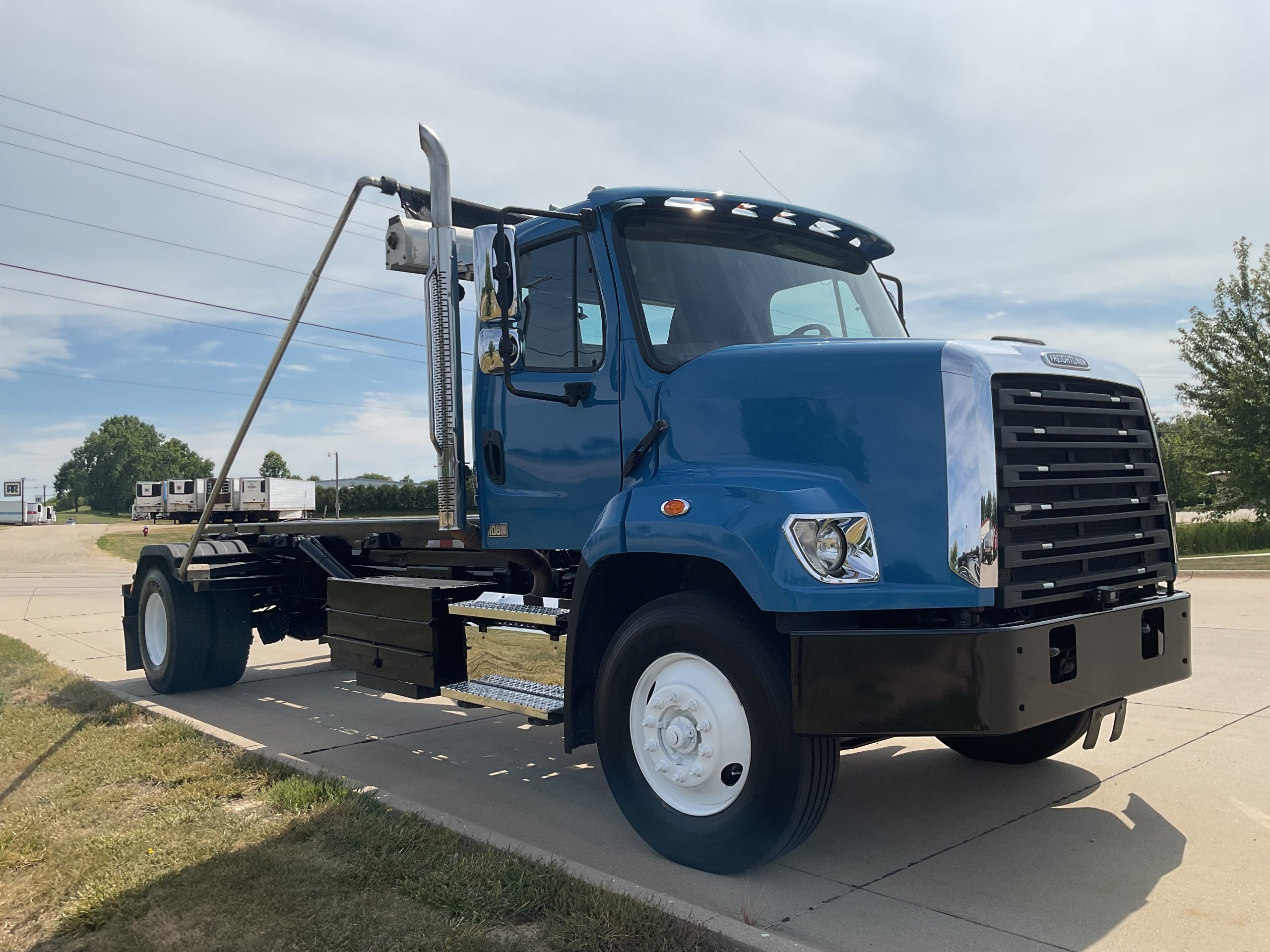 2020 Freightliner 108SD 2020 Freightliner 108SD - image 5 of 6