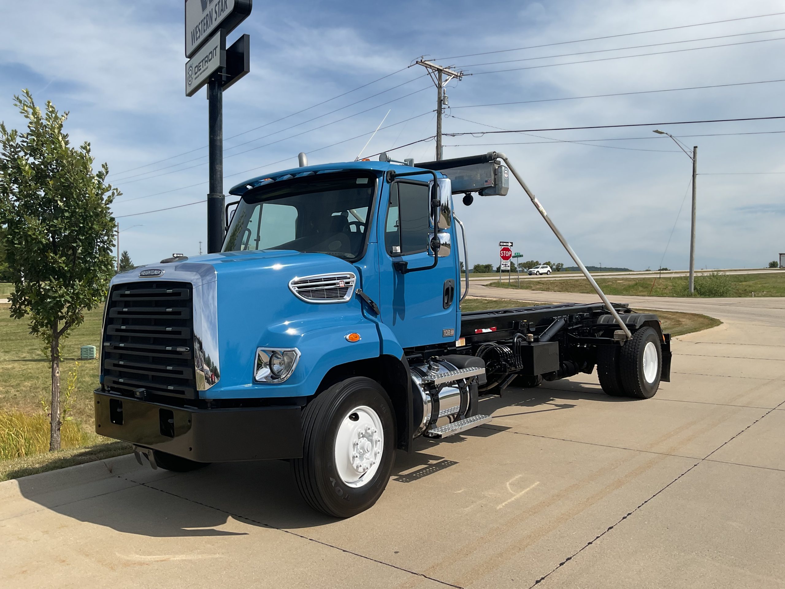 2020 Freightliner 108SD 2020 Freightliner 108SD - image 3 of 6