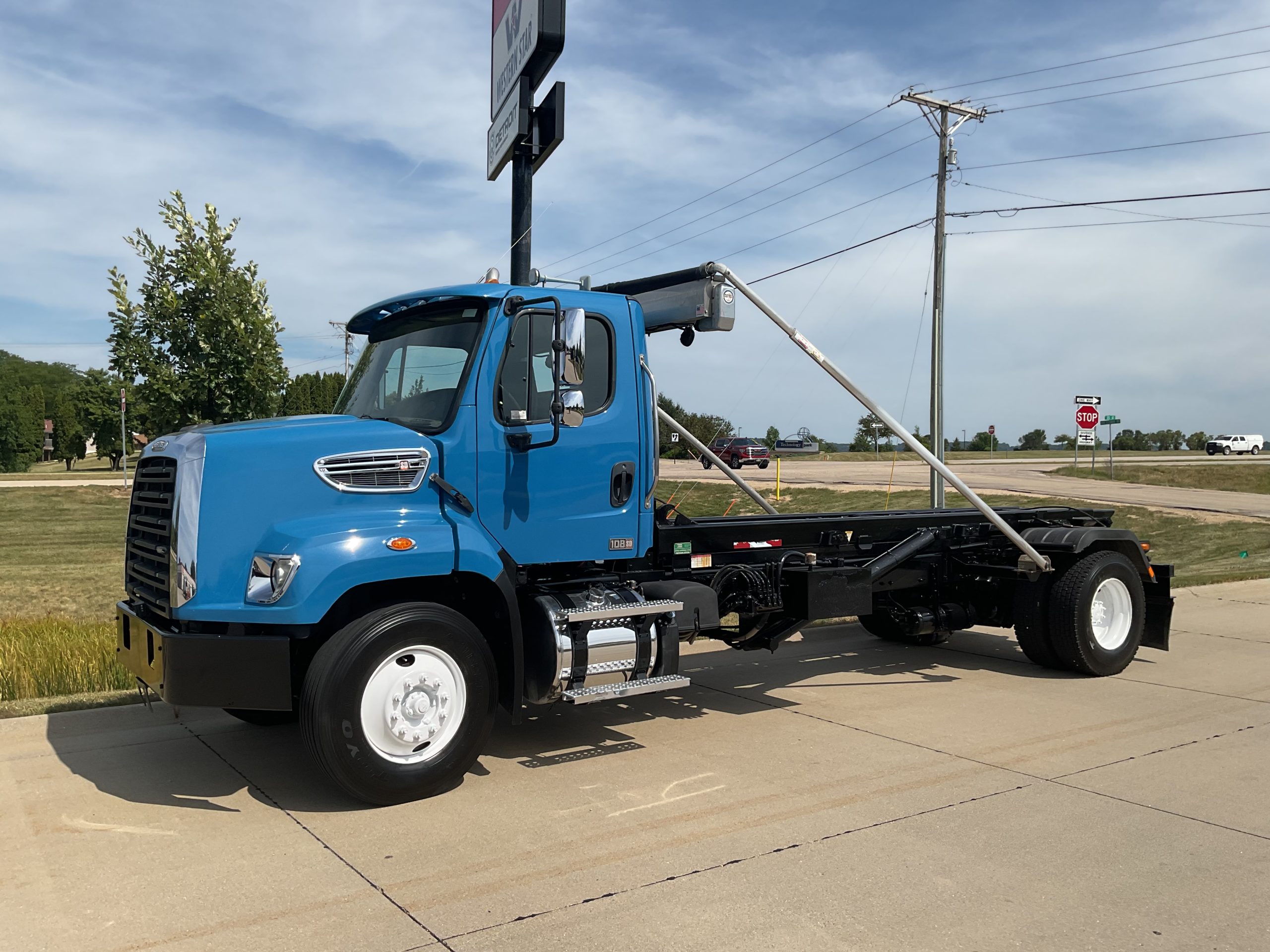 2020 Freightliner 108SD 2020 Freightliner 108SD - image 1 of 6