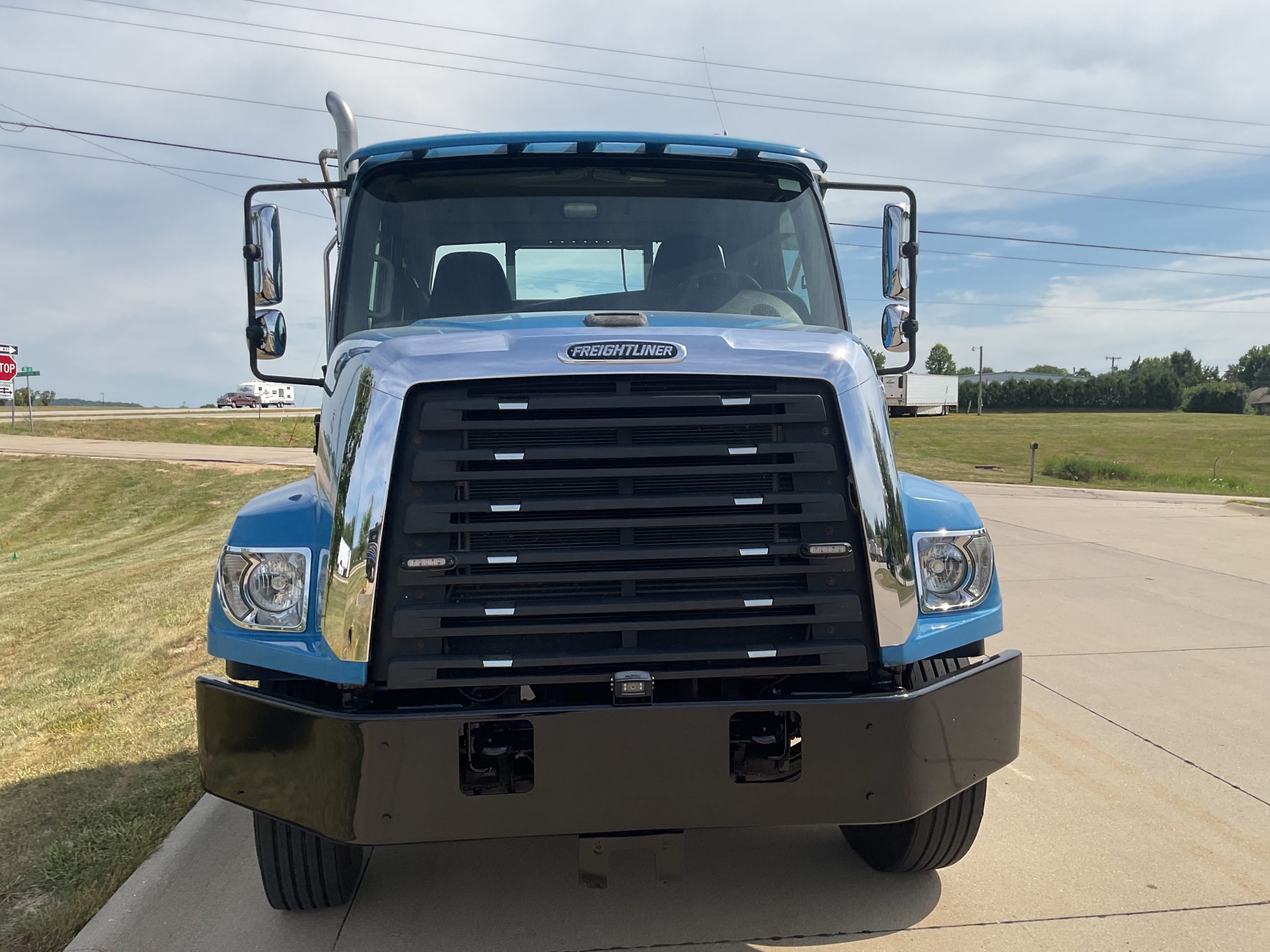2020 Freightliner 108SD 2020 Freightliner 108SD - image 4 of 6