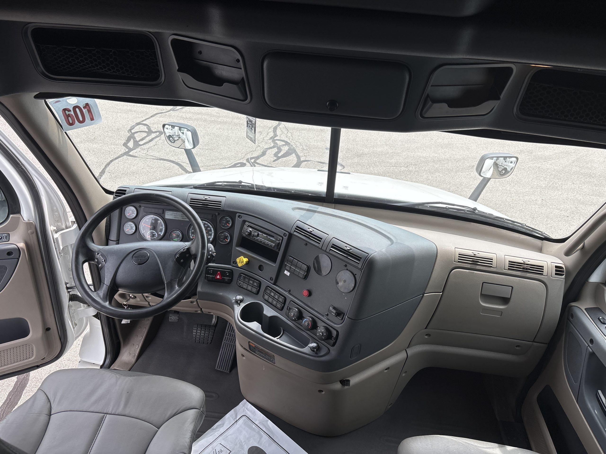 2016 Freightliner CA113 2016 Freightliner CA113 - image 5 of 6