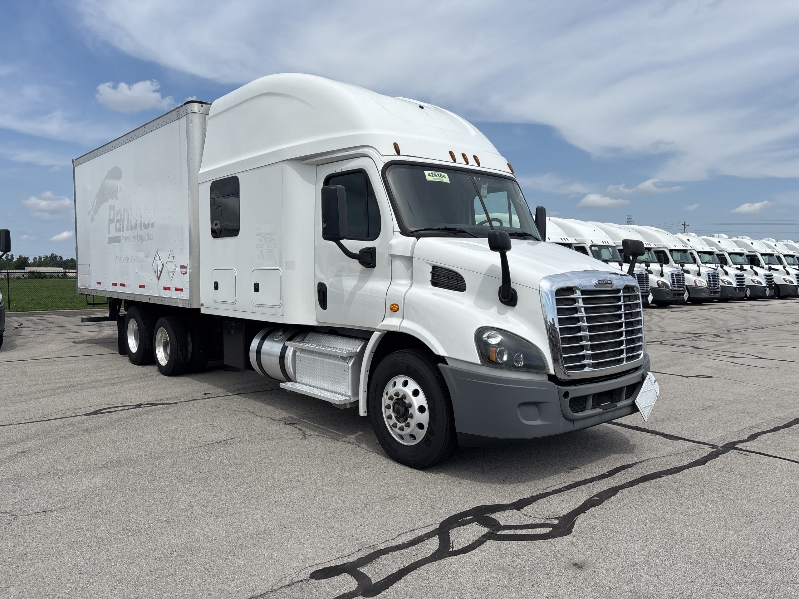 2016 Freightliner CA113 2016 Freightliner CA113 - image 3 of 6