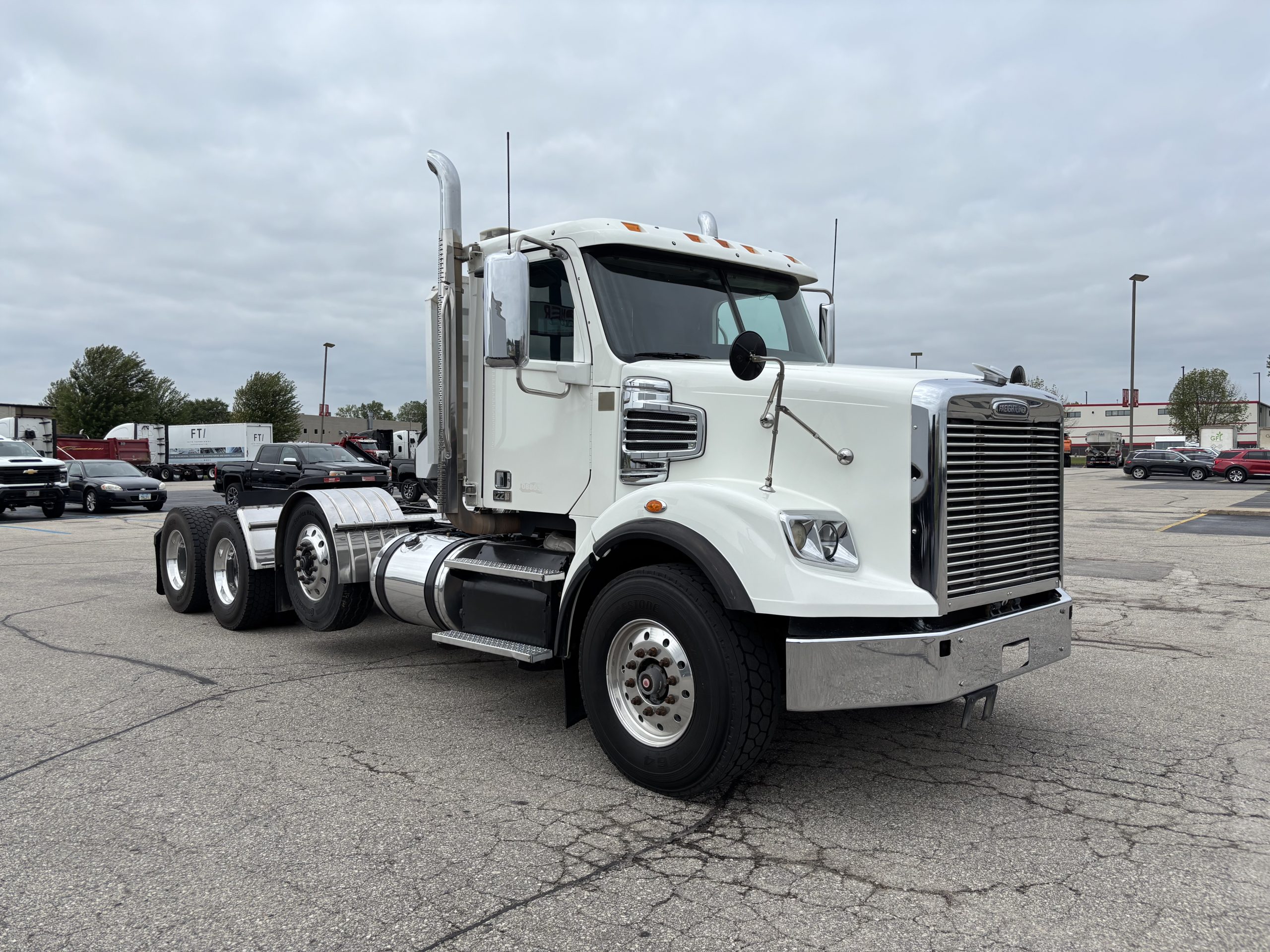 2019 Freightliner 122SD in Appleton, WI — photo 5