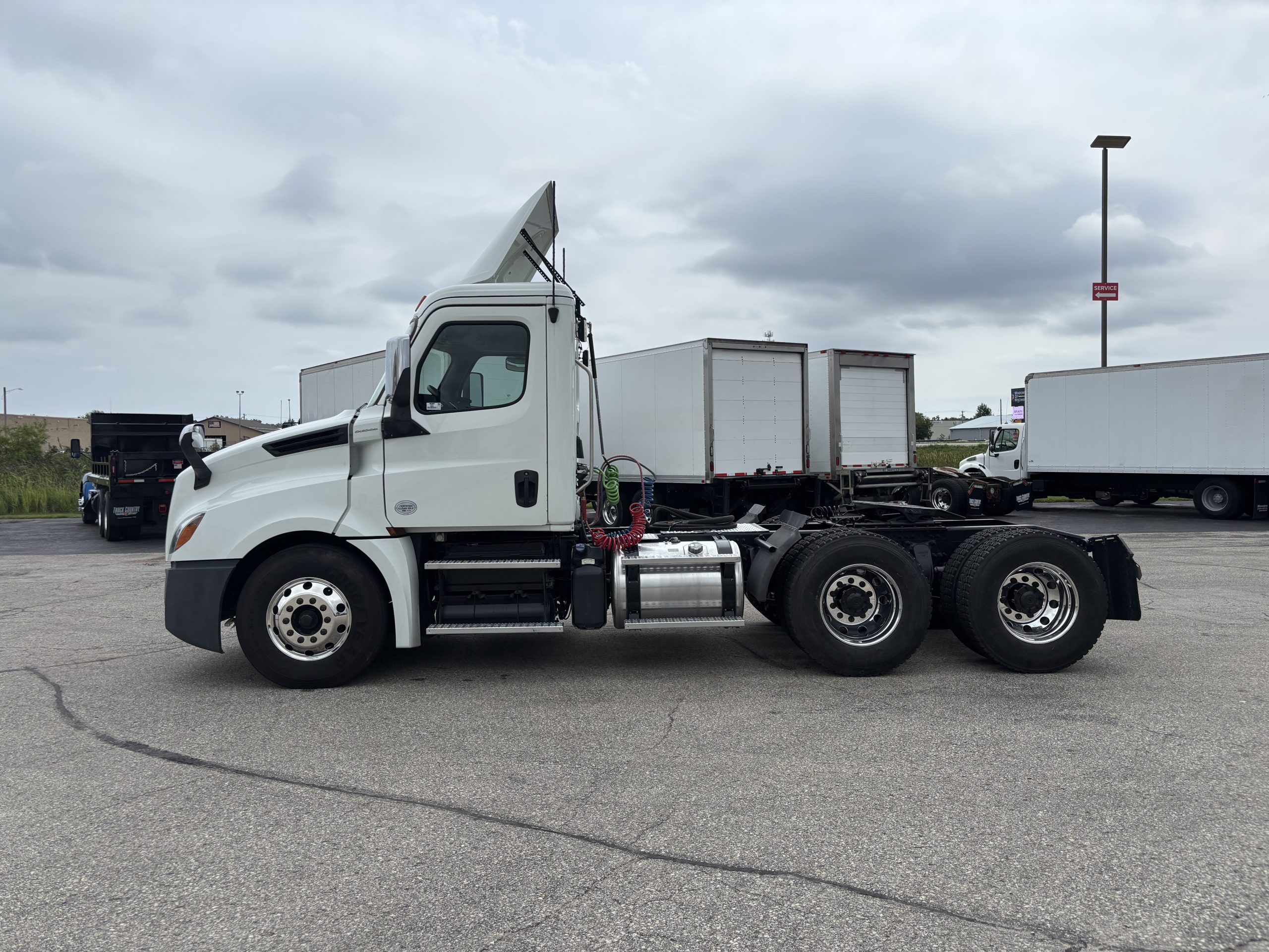 2019 Freightliner Cascadia in Appleton, WI — photo 5