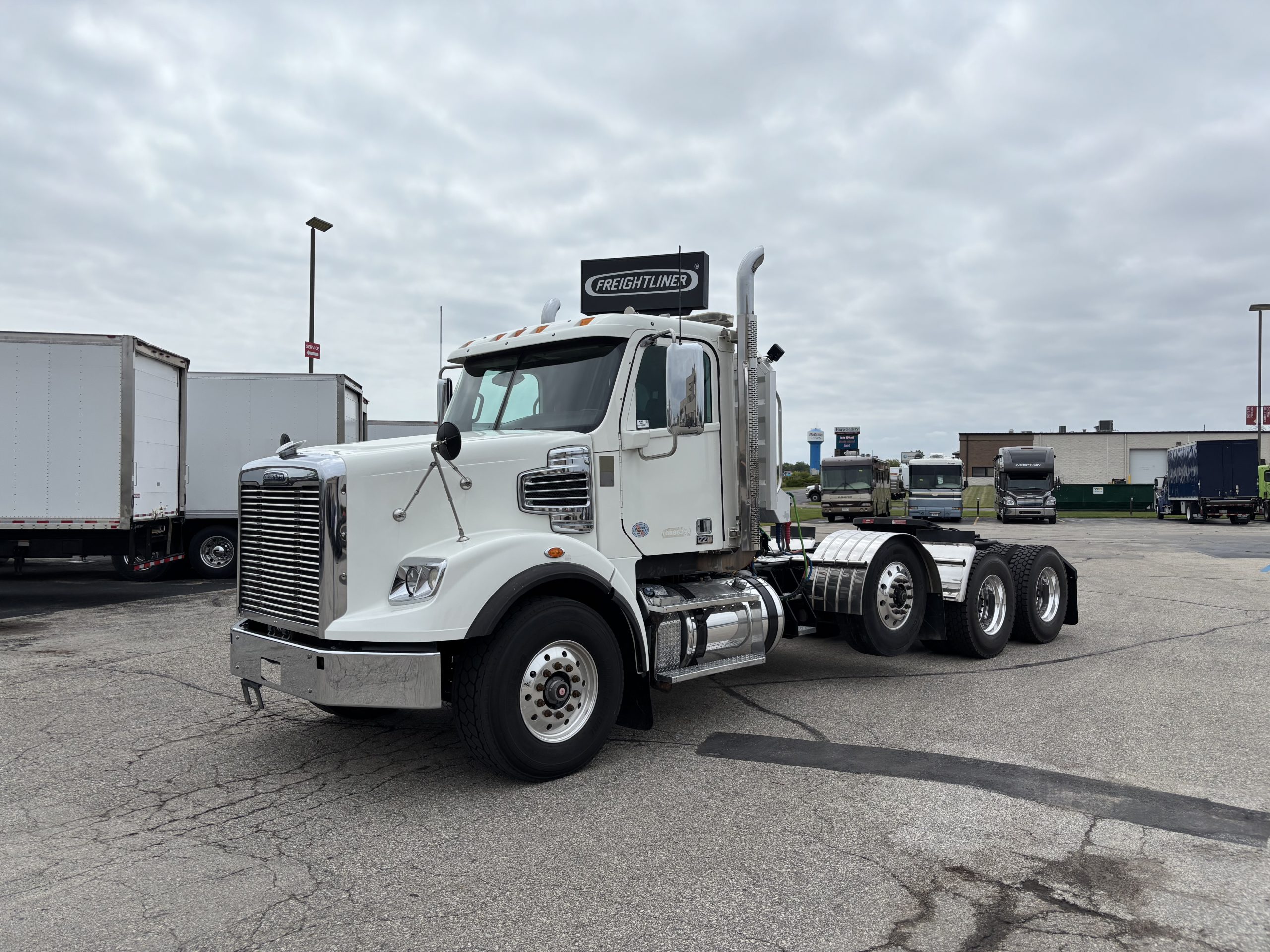 2019 Freightliner 122SD in Appleton, WI — photo 2