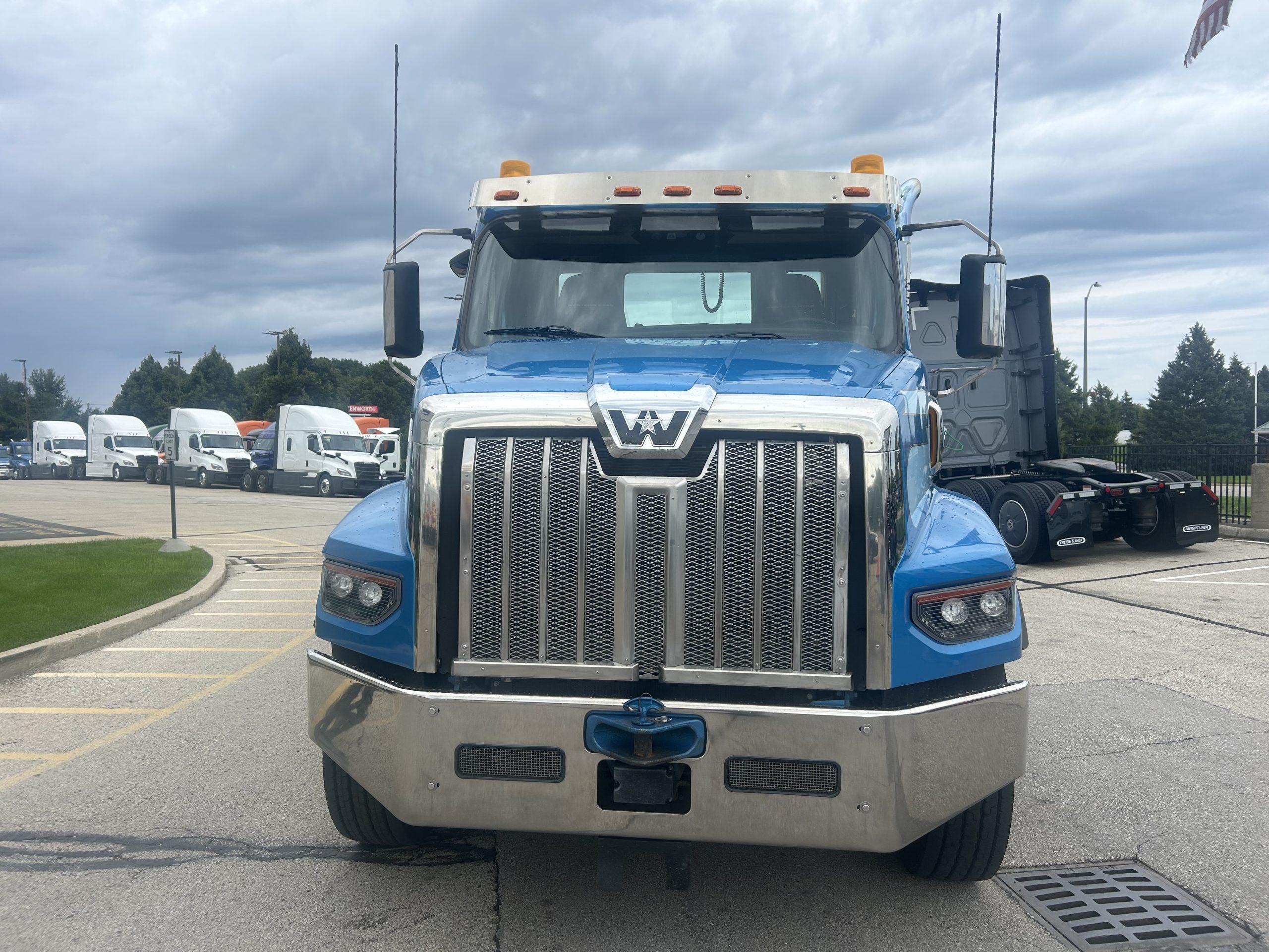 2022 Western Star 49X 2022 Western Star 49X - image 2 of 5