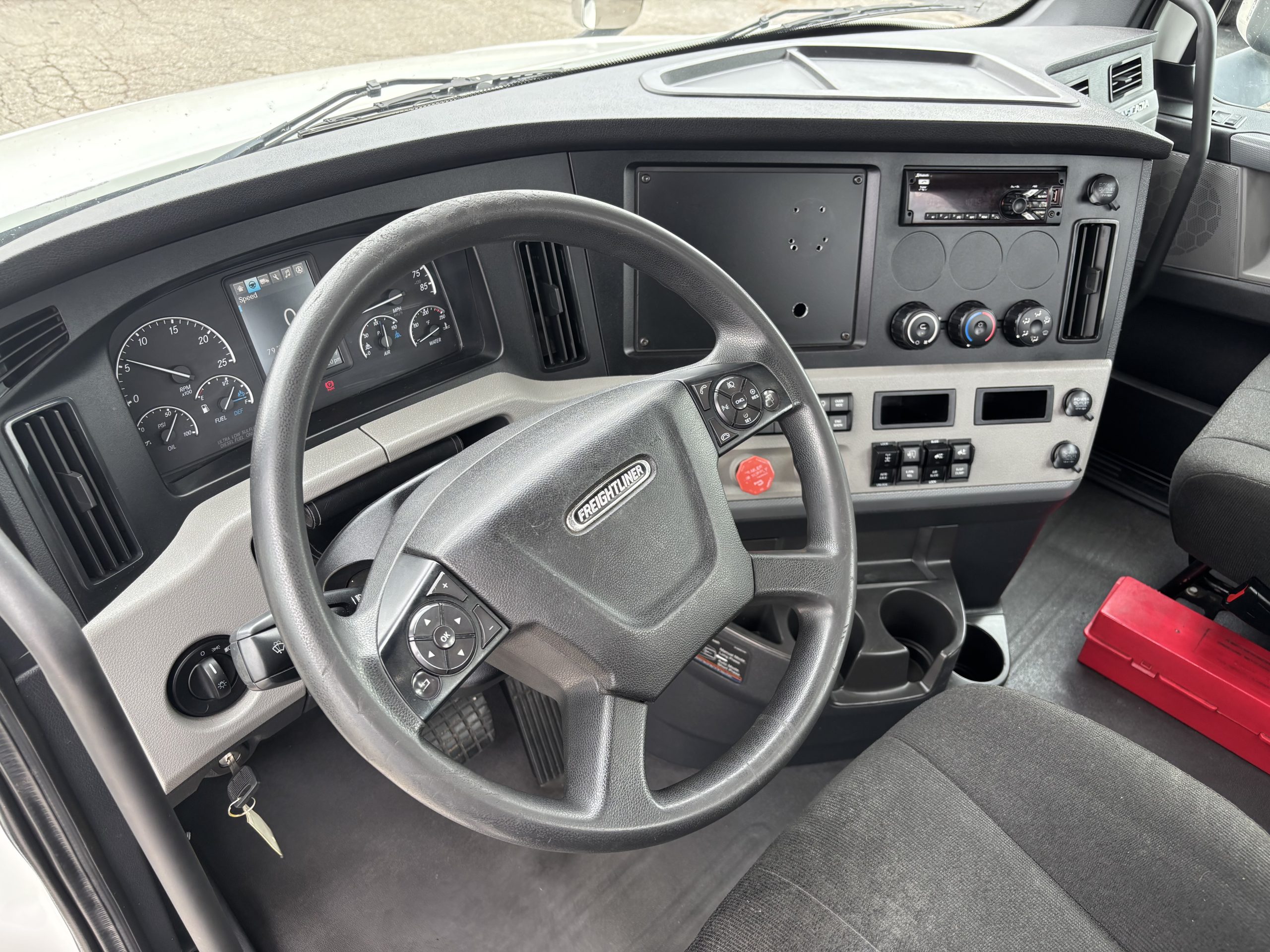 2019 Freightliner Cascadia in Appleton, WI — photo 4