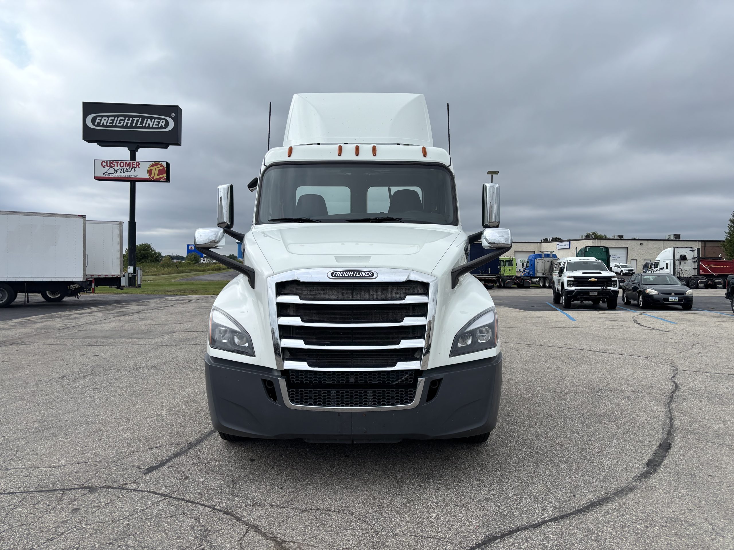 2019 Freightliner Cascadia in Appleton, WI — photo 2