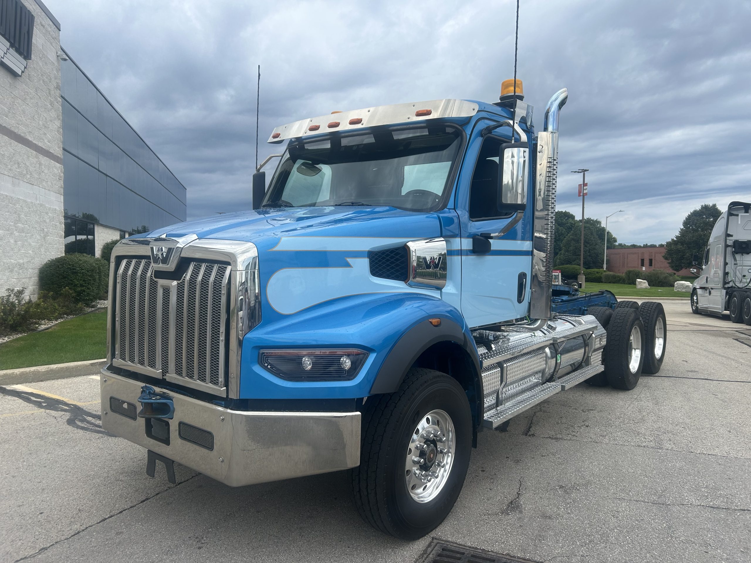 2022 Western Star 49X 2022 Western Star 49X - image 1 of 5