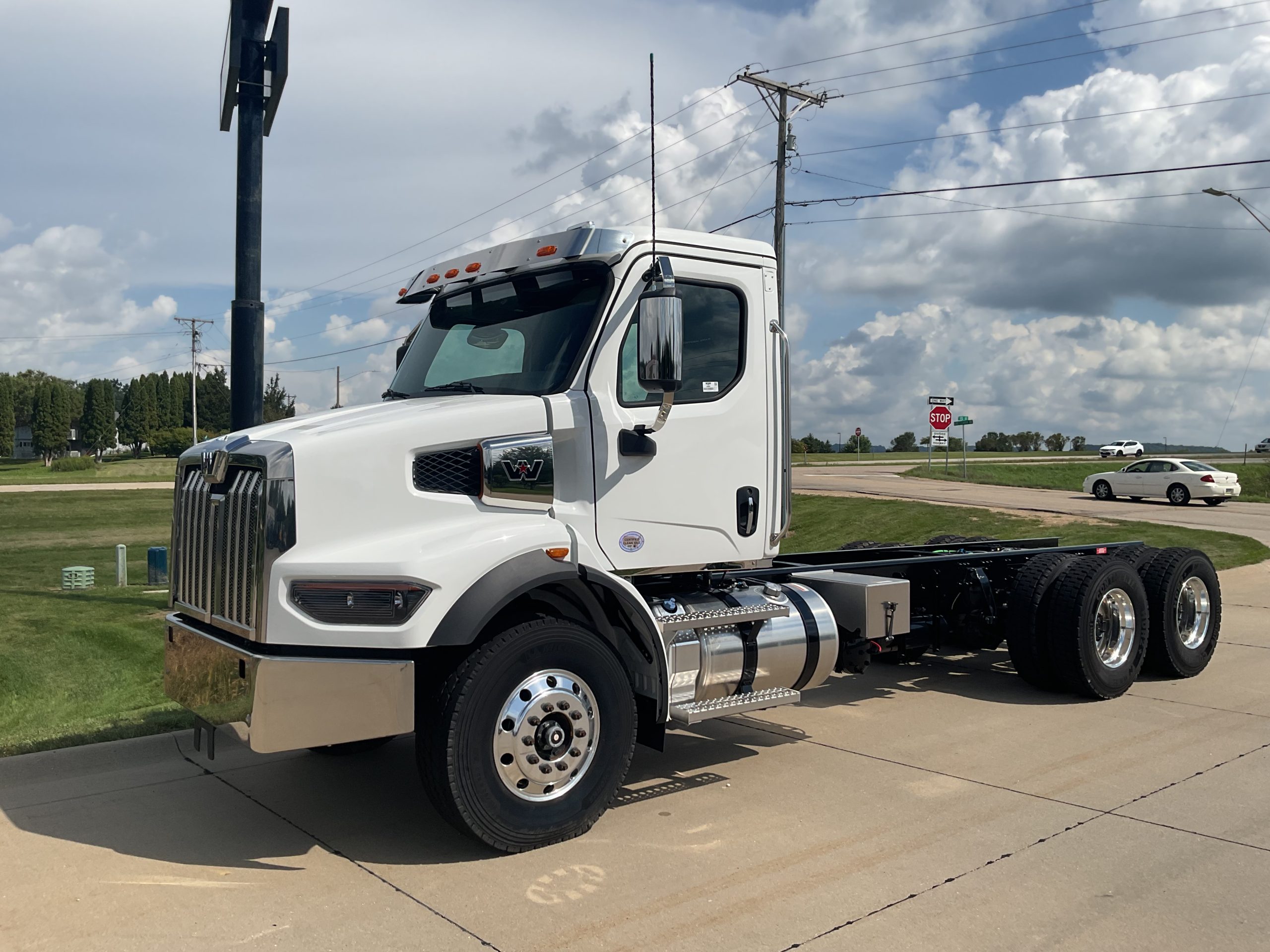2025 Western Star 47X 2025 Western Star 47X - image 1 of 6