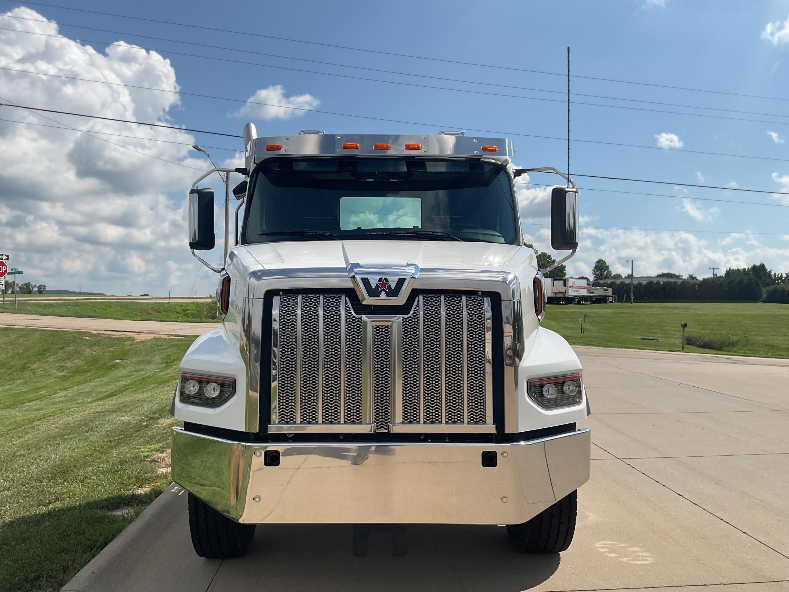 2025 Western Star 47X 2025 Western Star 47X - image 2 of 6