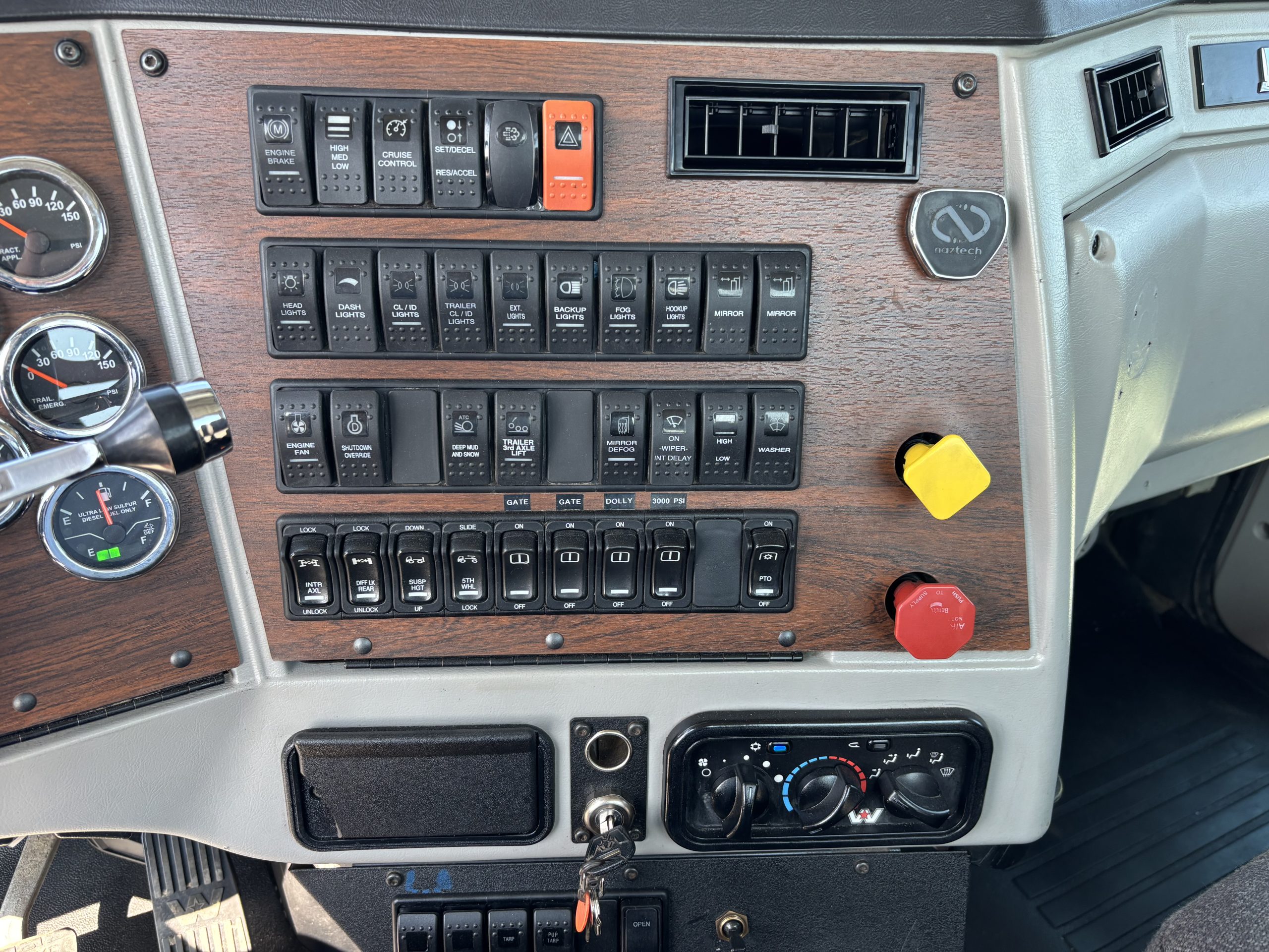 2020 Western Star 4900SB 2020 Western Star 4900SB - image 6 of 6